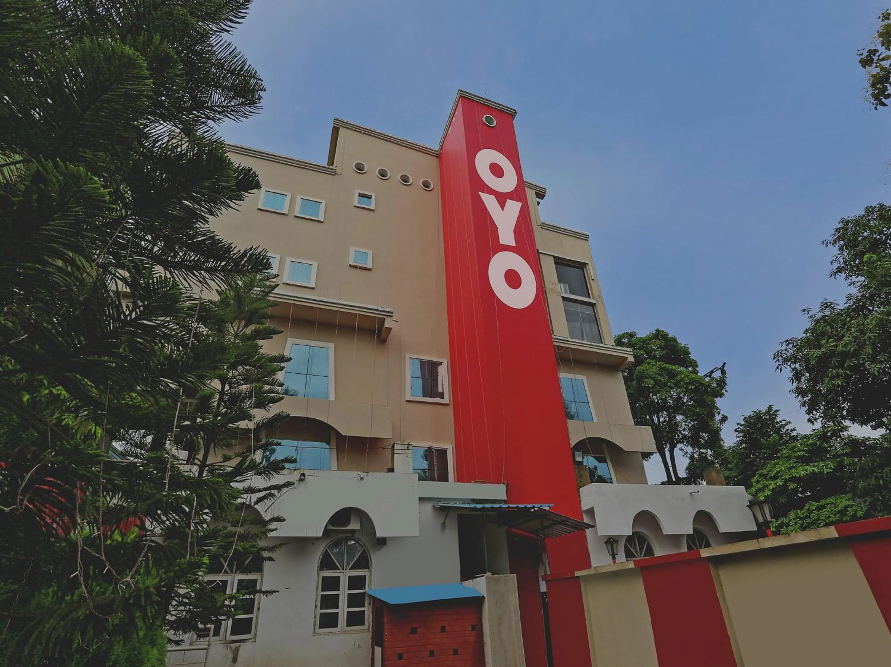 Facade/entrance in Hotel O Seven Inn