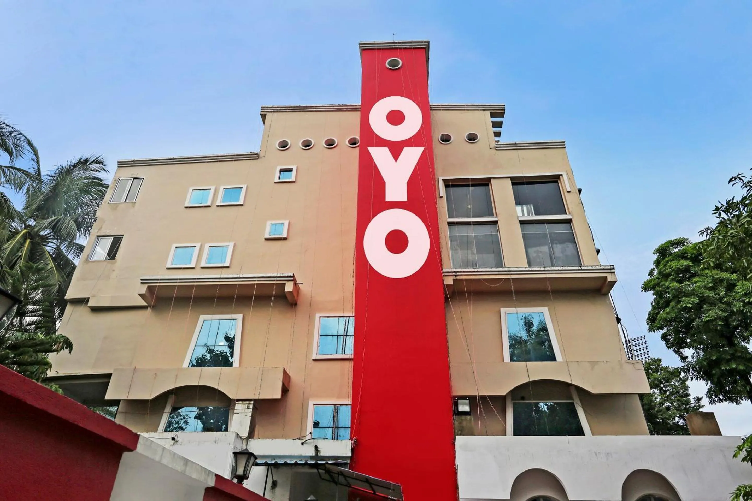 Facade/entrance in Hotel O Seven Inn