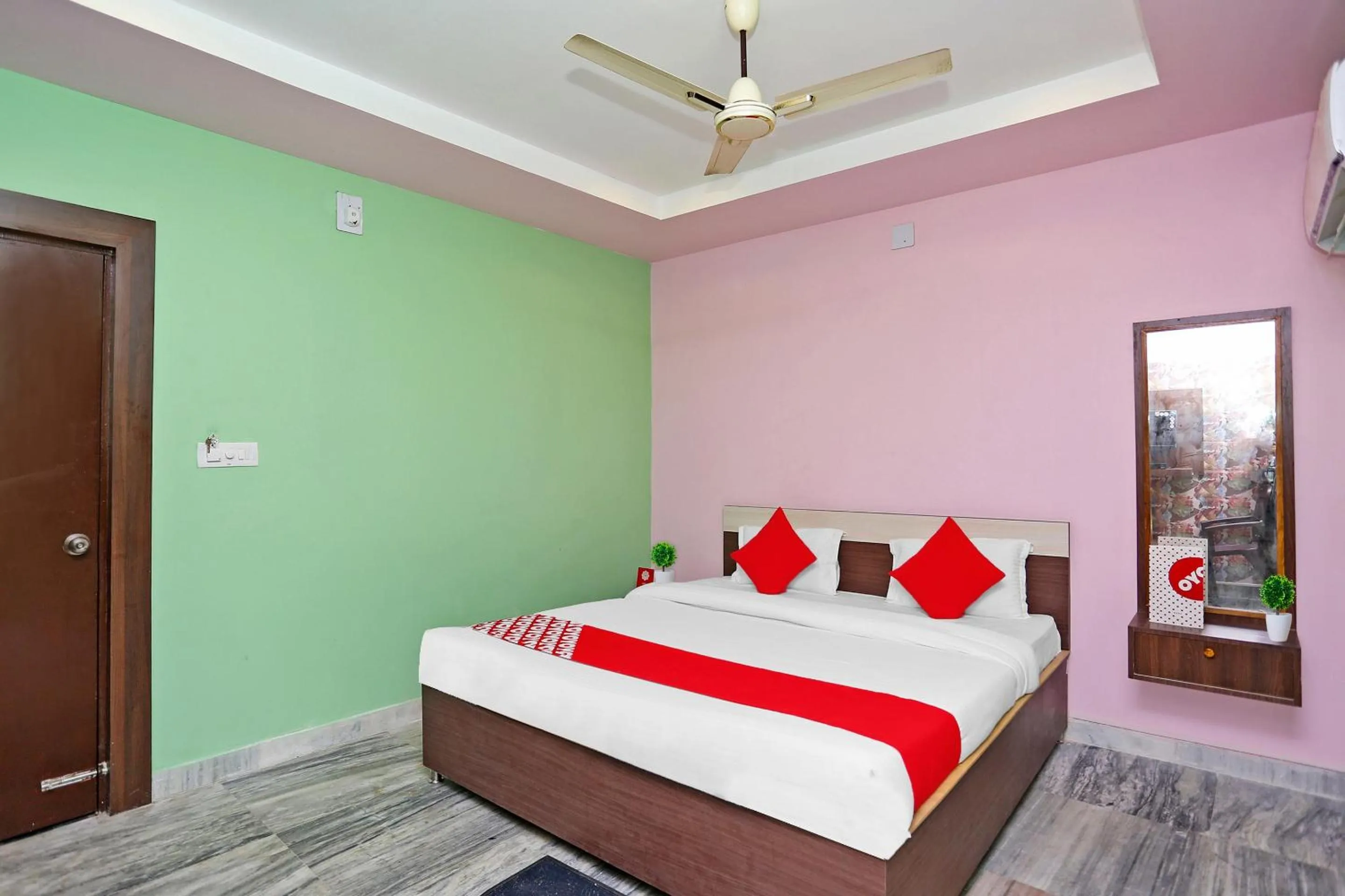Classic Triple Room - single occupancy in Collection O Aryan hotel