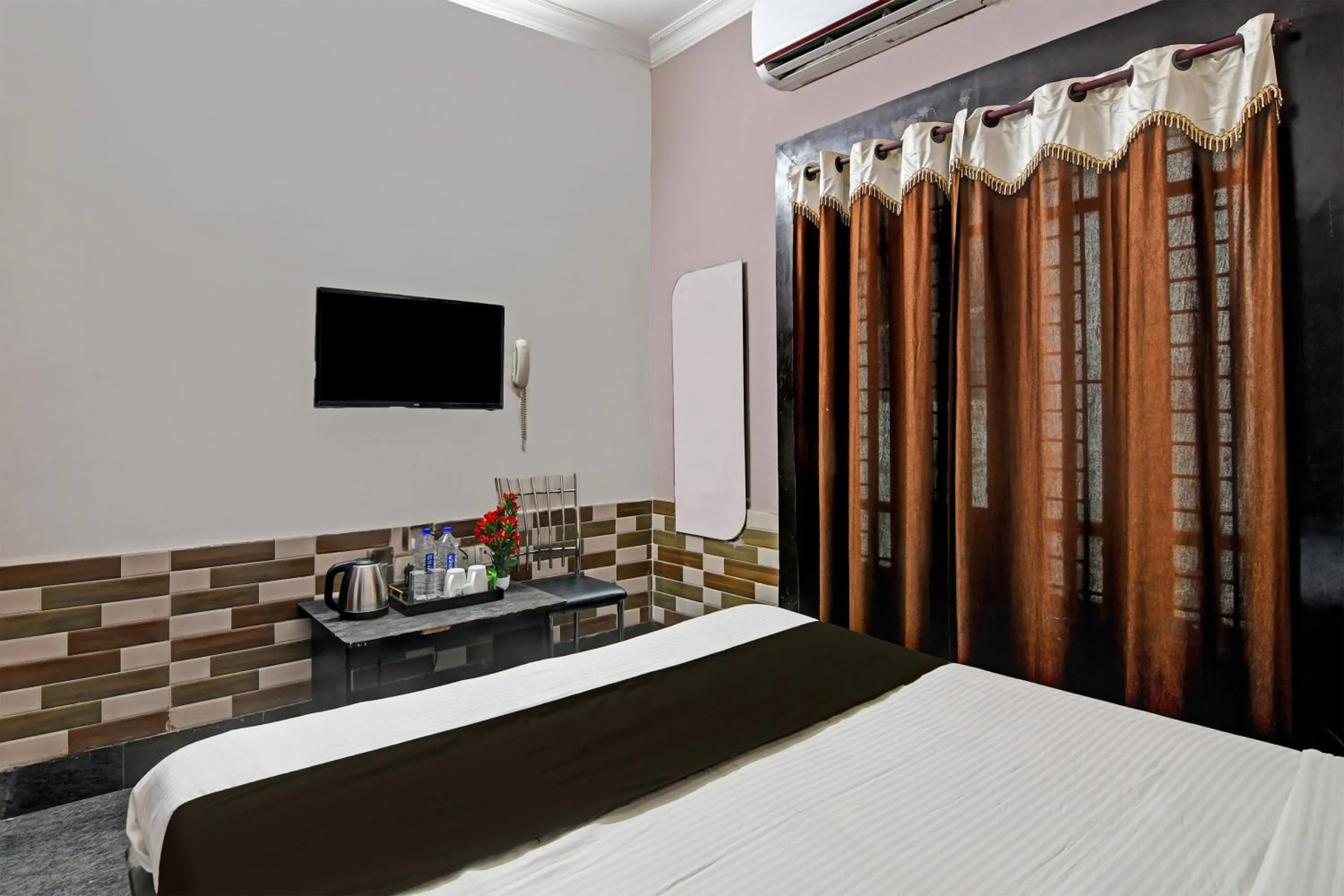 Bedroom, Bed in Hotel O Regal Stays