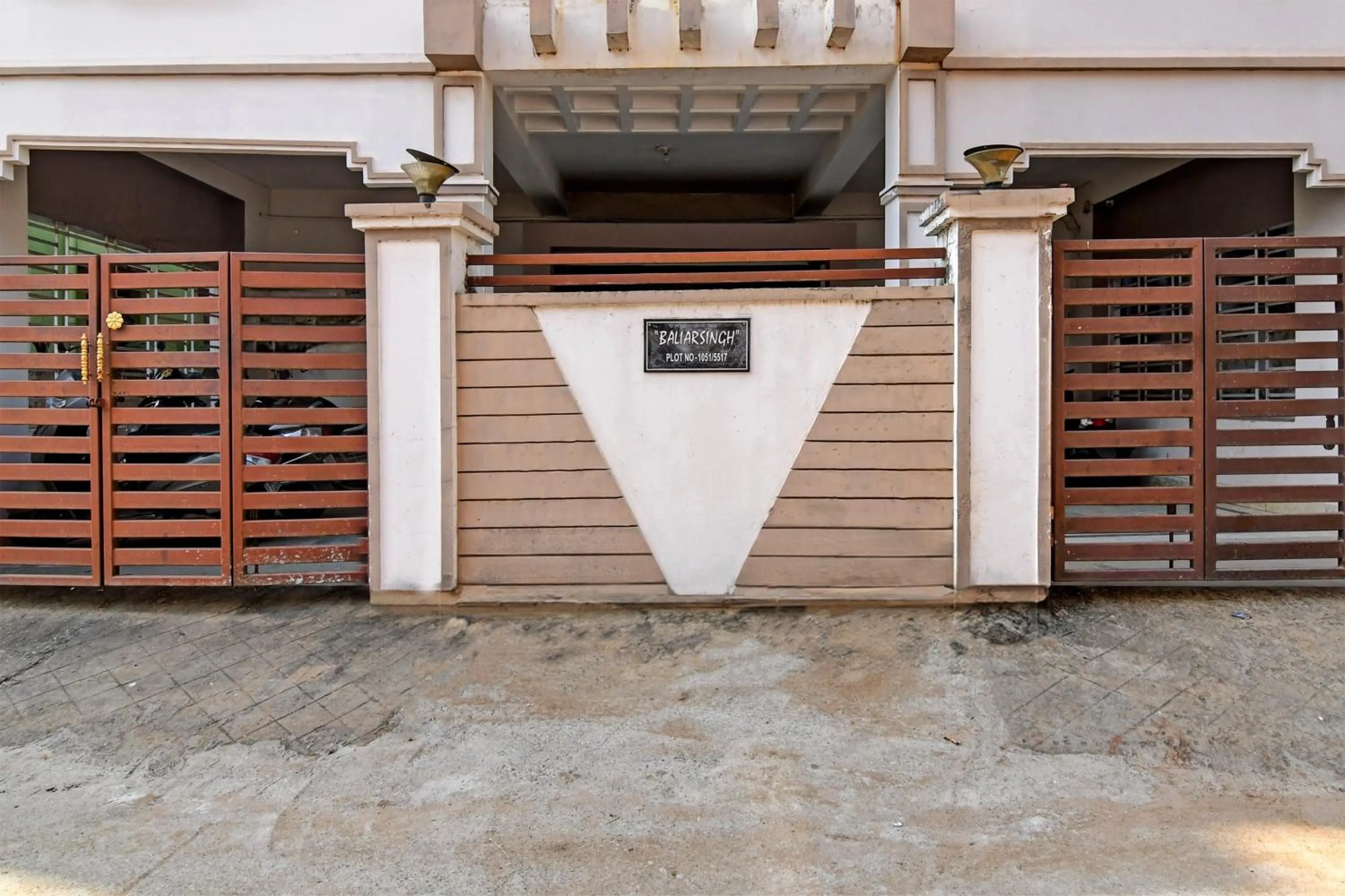 Facade/entrance in Hotel O Regal Stays