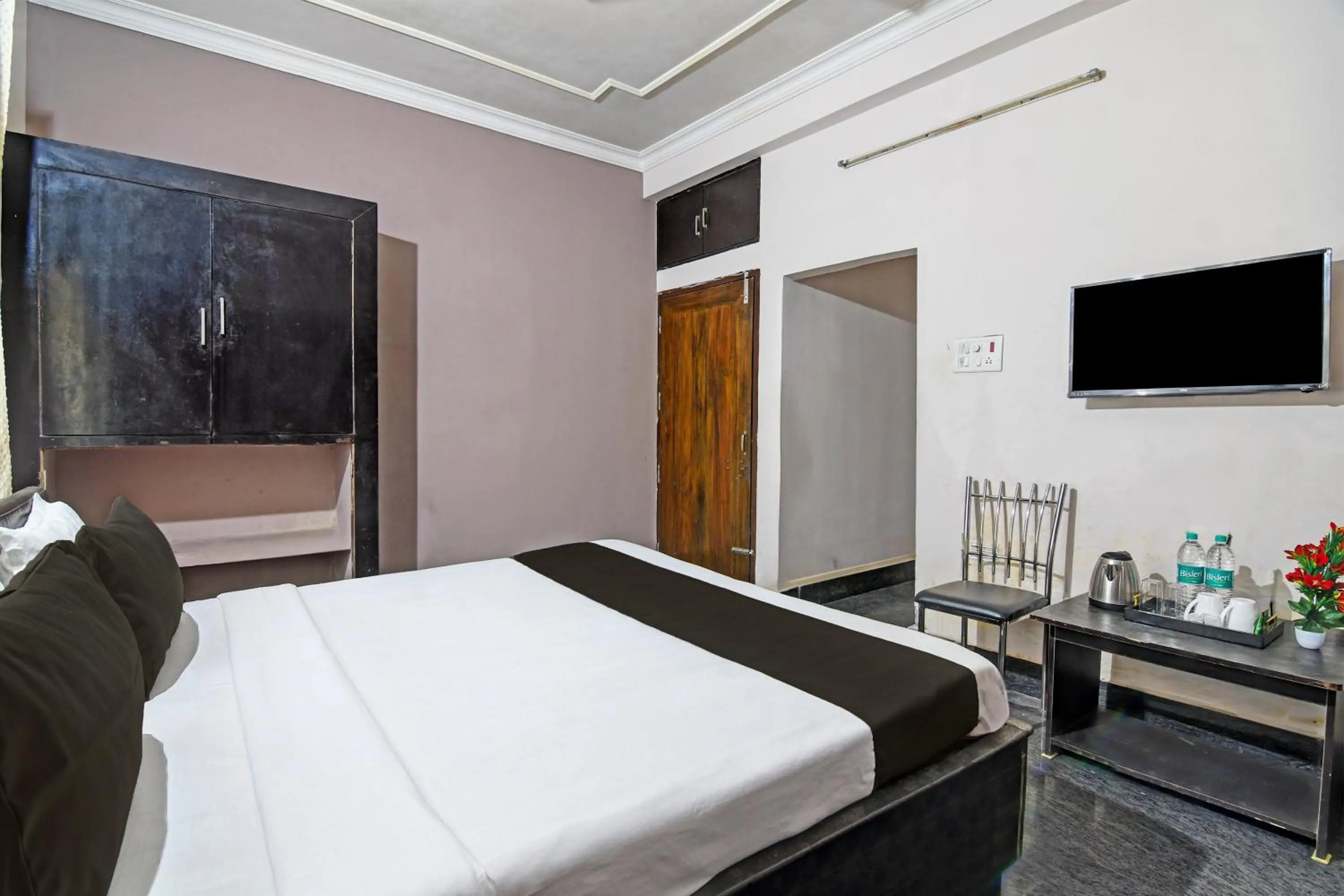 Bedroom, Bed in Hotel O Regal Stays