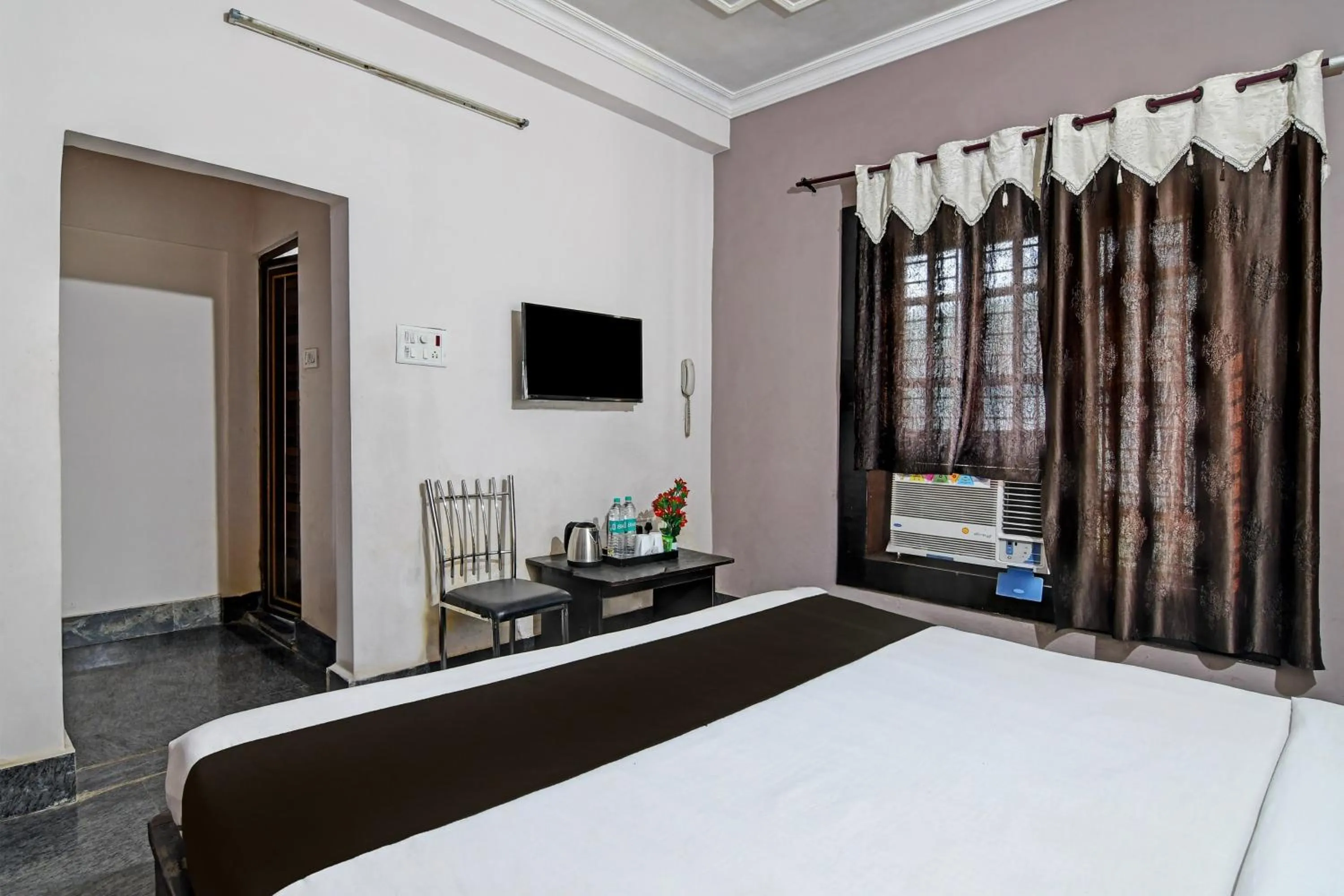 Bedroom, Bed in Hotel O Regal Stays