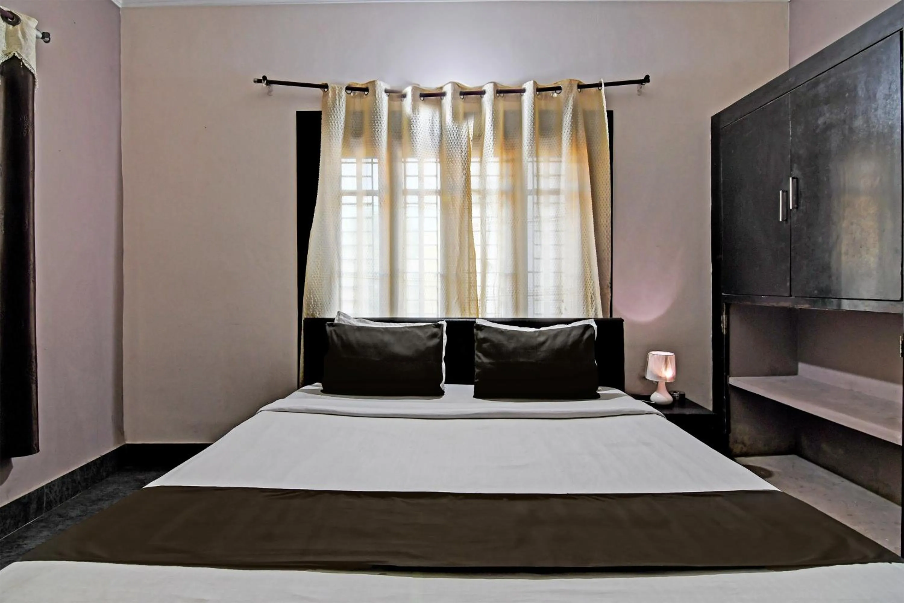 Bedroom, Bed in Hotel O Regal Stays