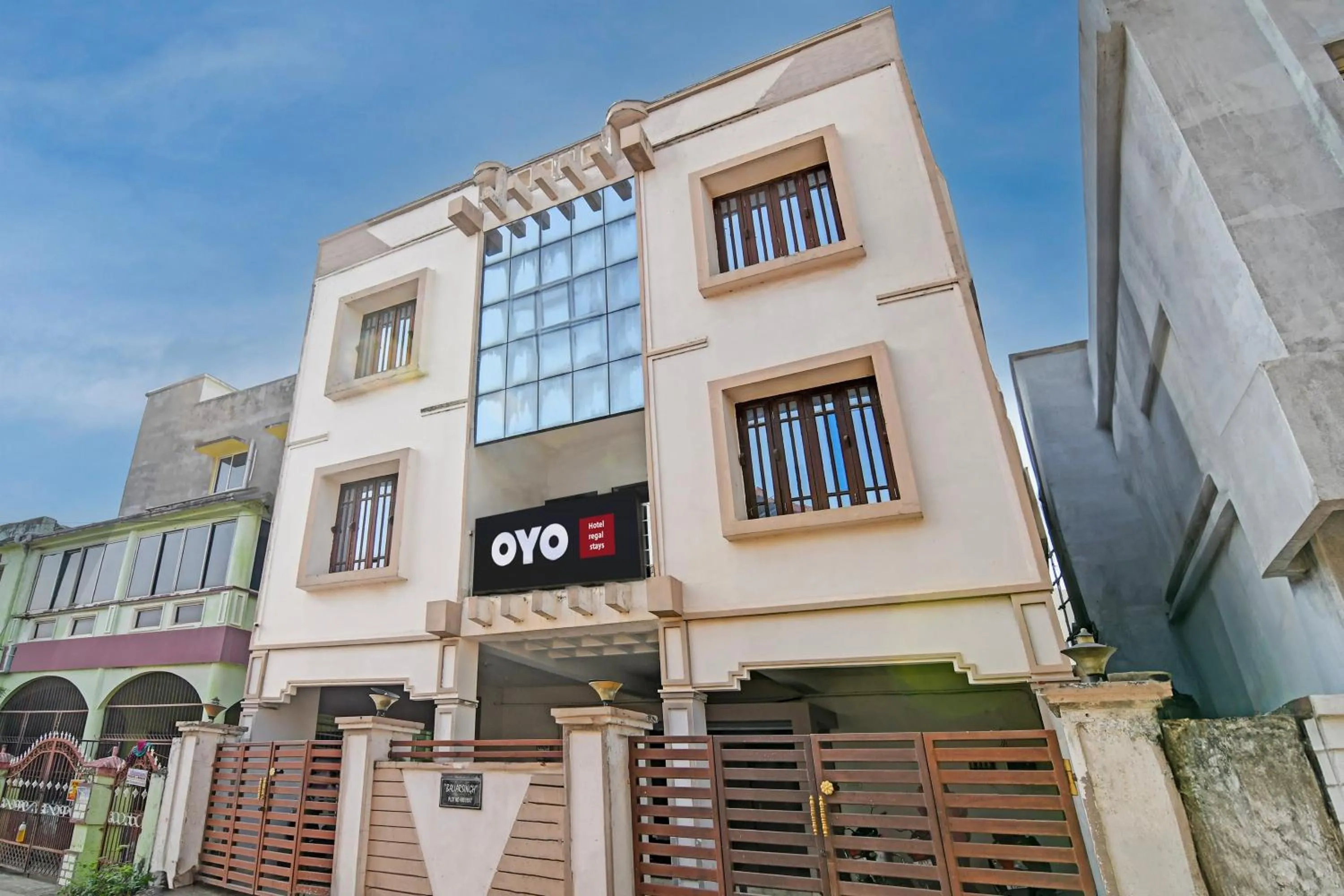 Facade/entrance in Hotel O Regal Stays