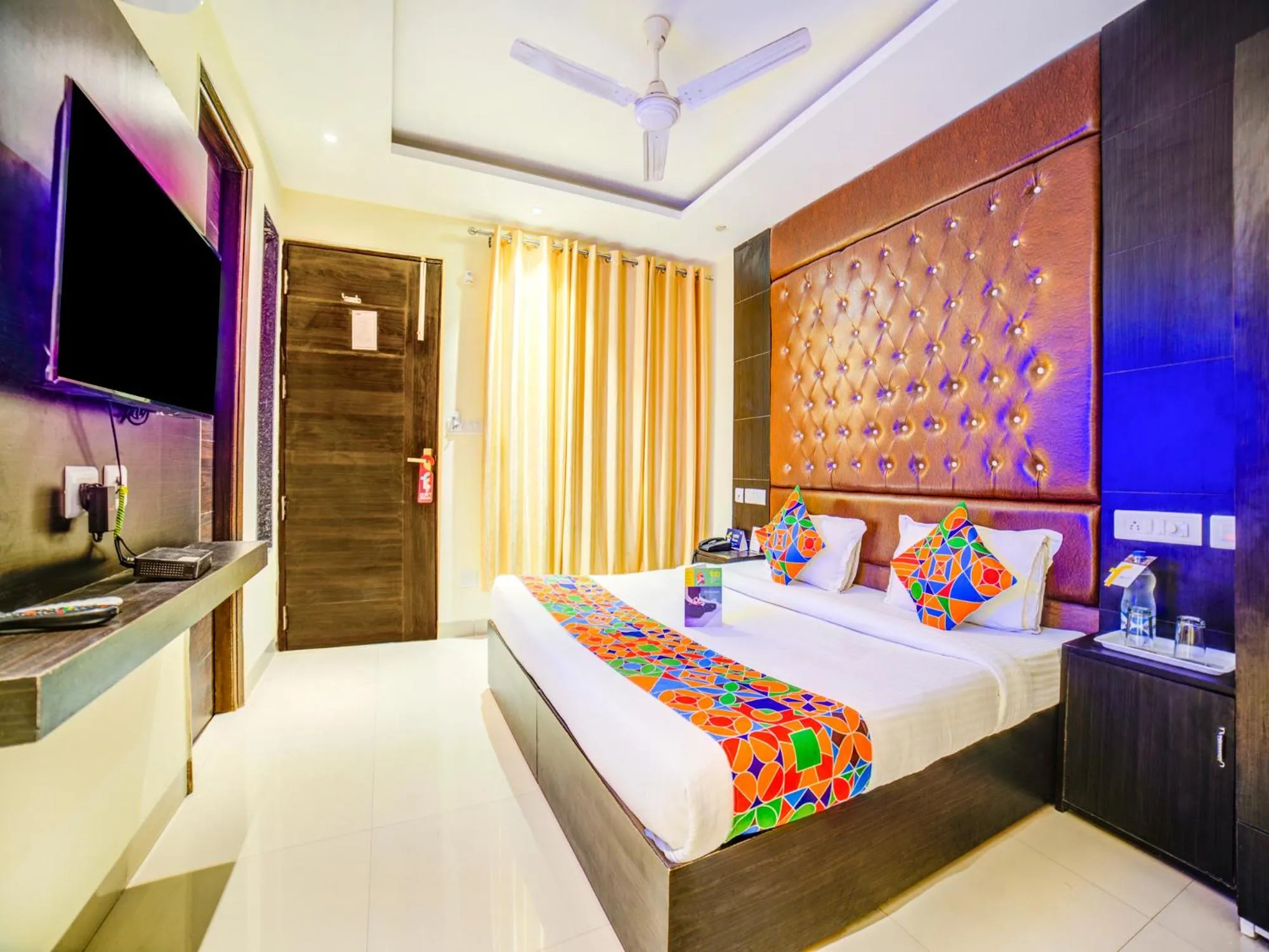 Bed in FabHotel Diamond Zirakpur