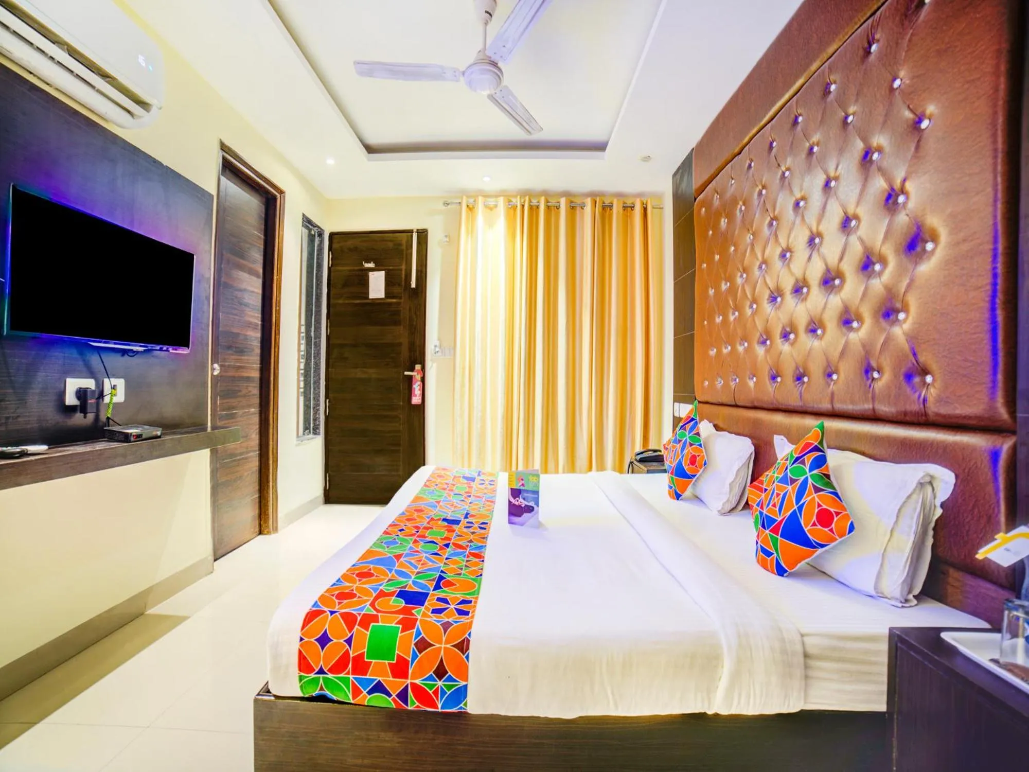 Bed in FabHotel Diamond Zirakpur