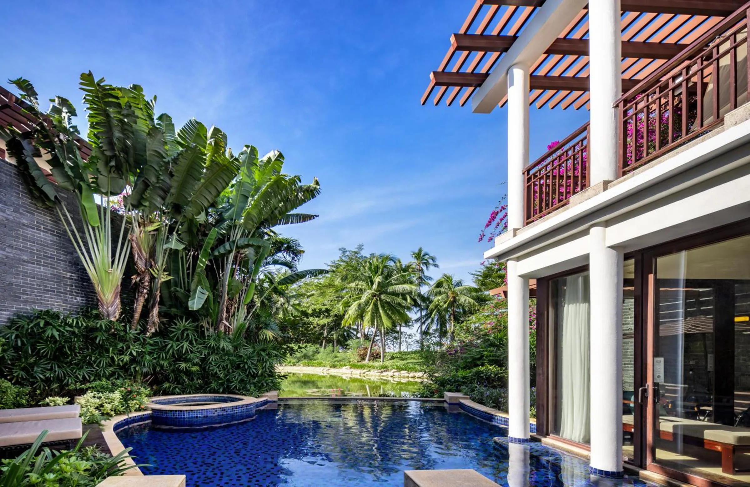 Pool view in Banyan Tree Sanya