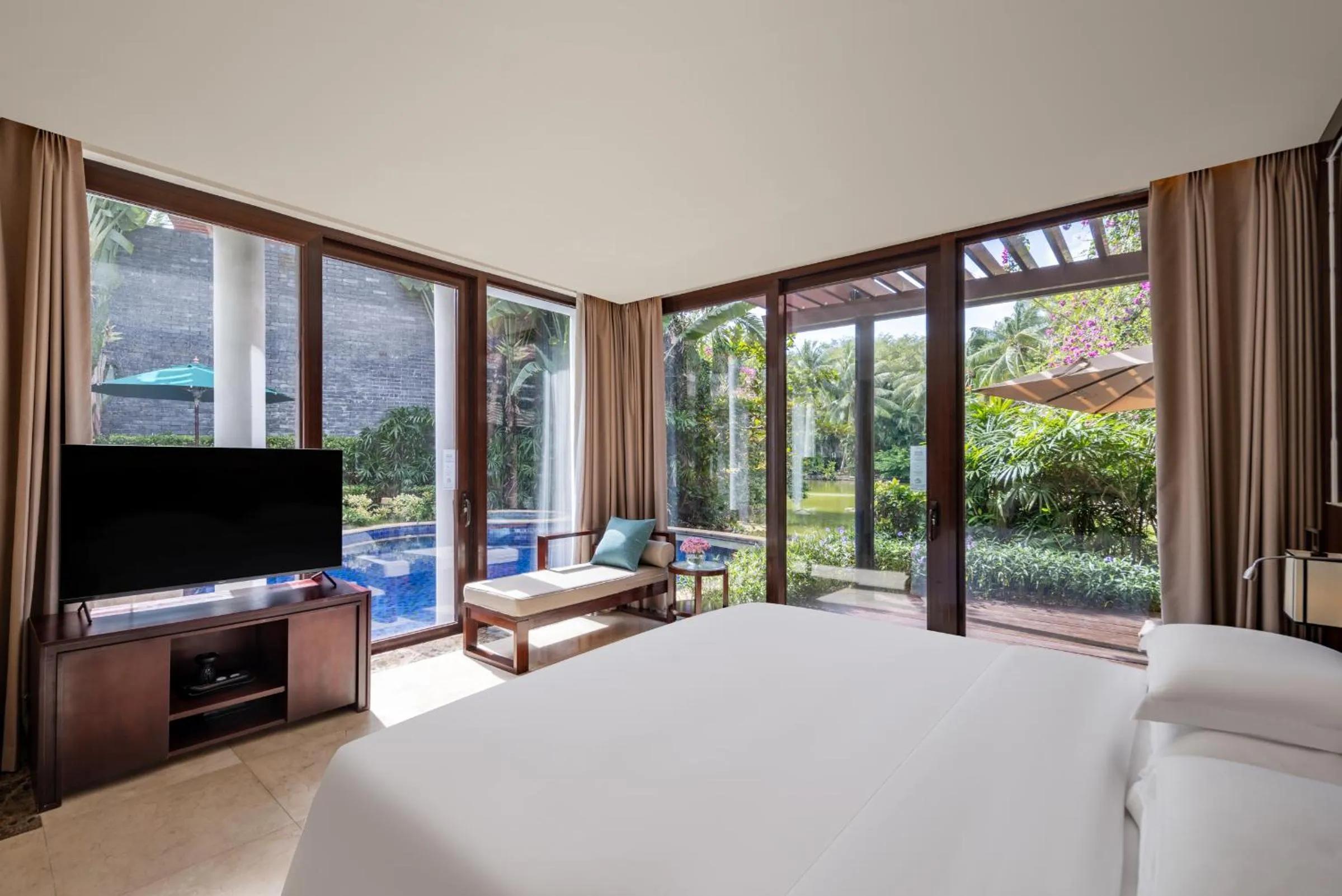Bedroom, Bed in Banyan Tree Sanya