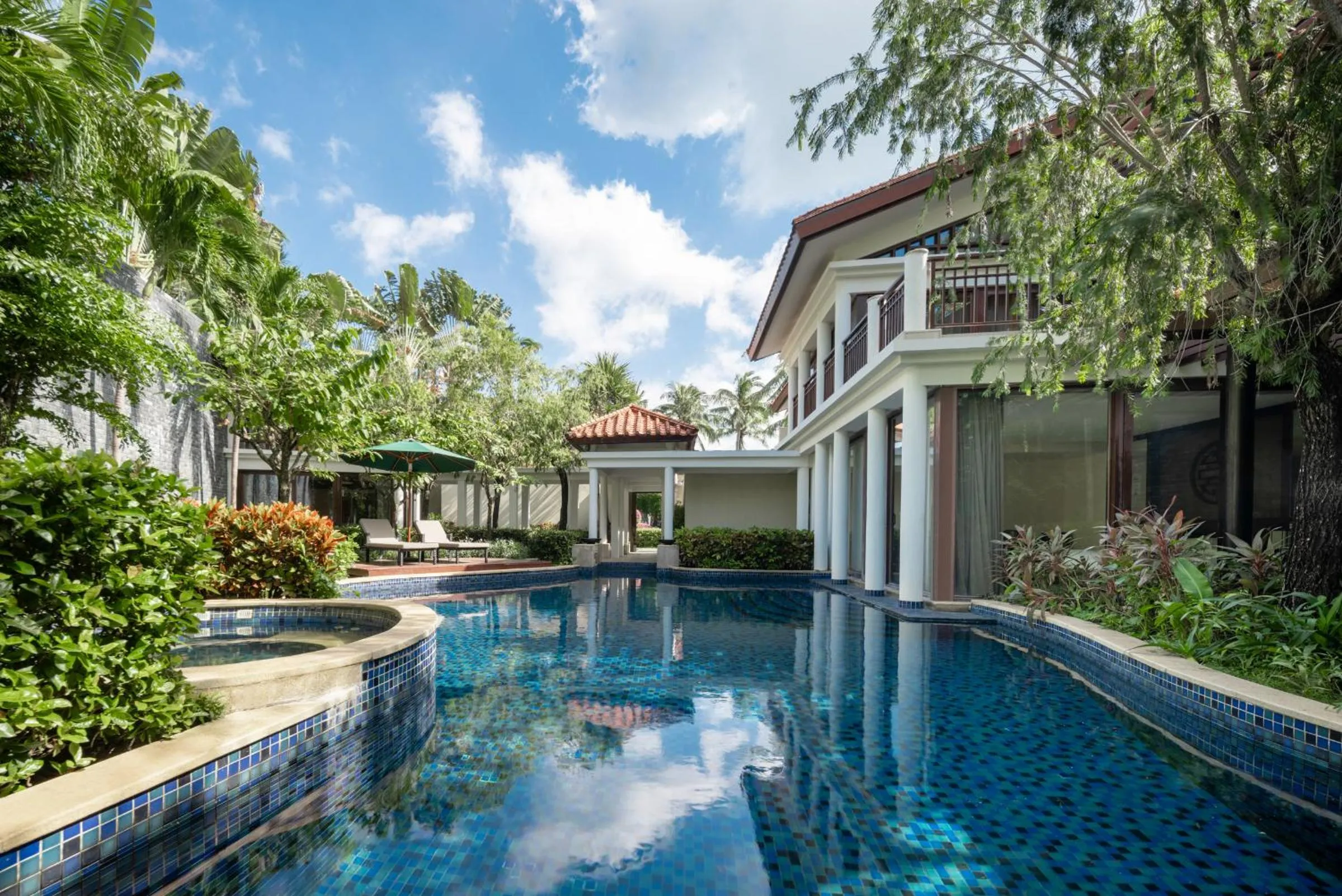 Pool view in Banyan Tree Sanya
