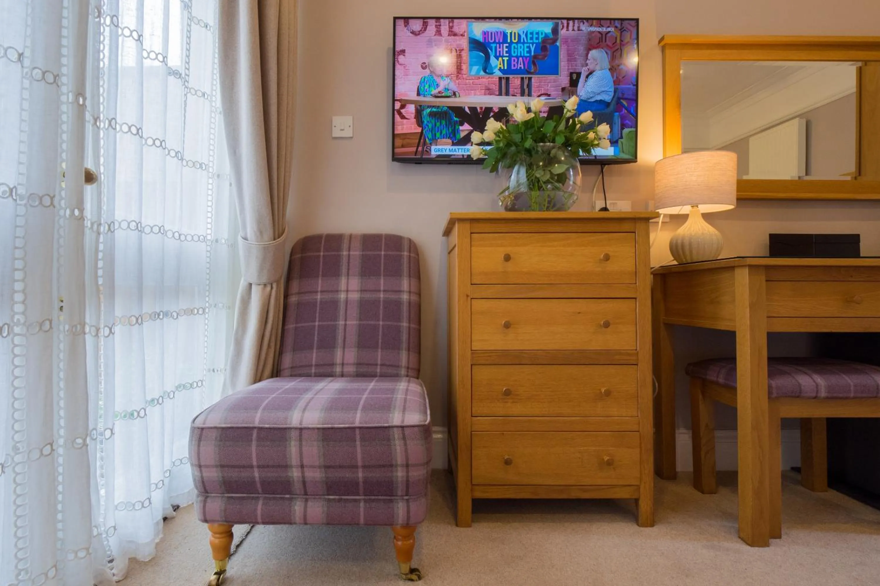 TV and multimedia in Chestnuts House Boutique B&B