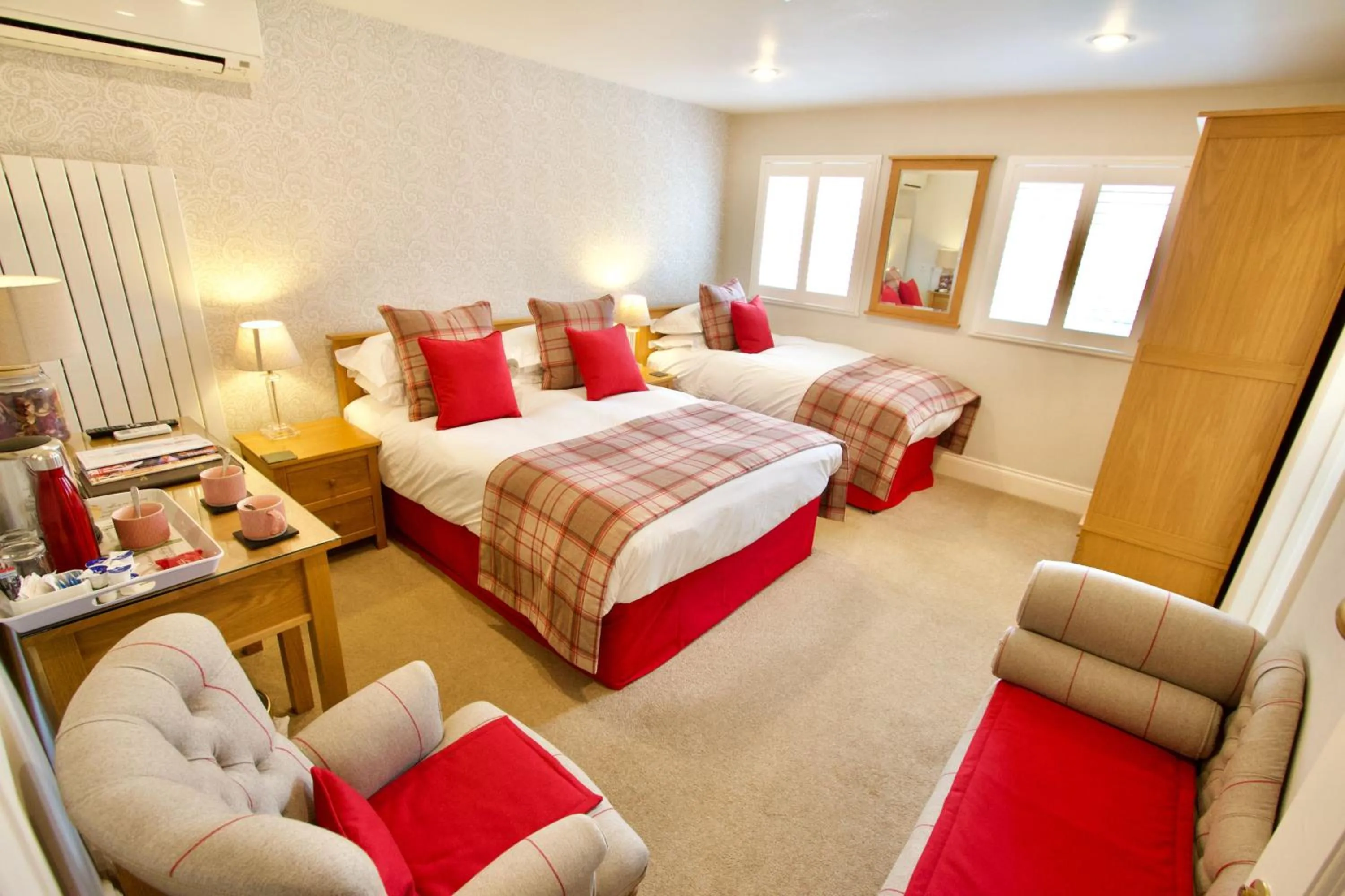 Photo of the whole room, Bed in Chestnuts House Boutique B&B