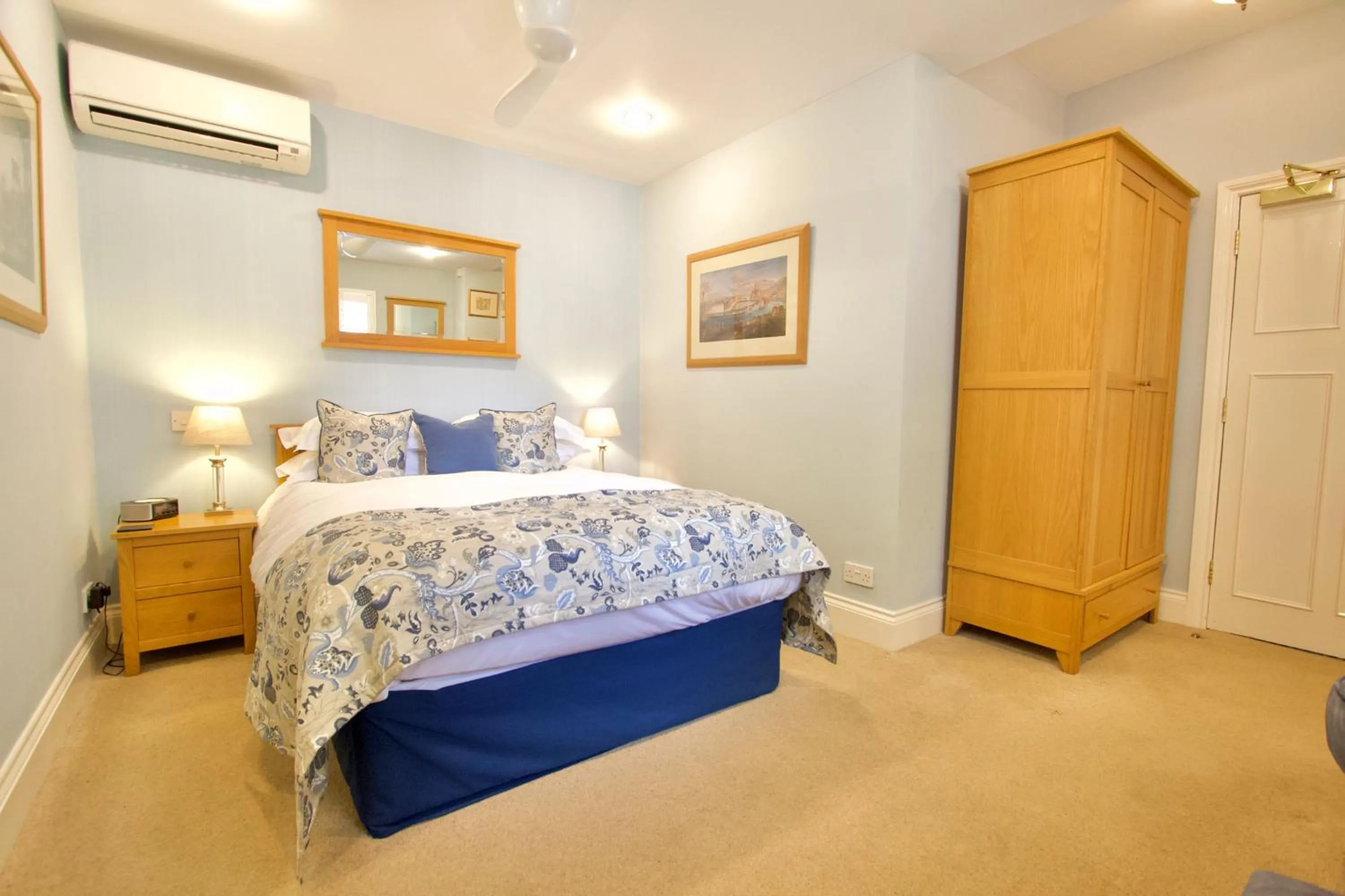 Bedroom, Bed in Chestnuts House Boutique B&B