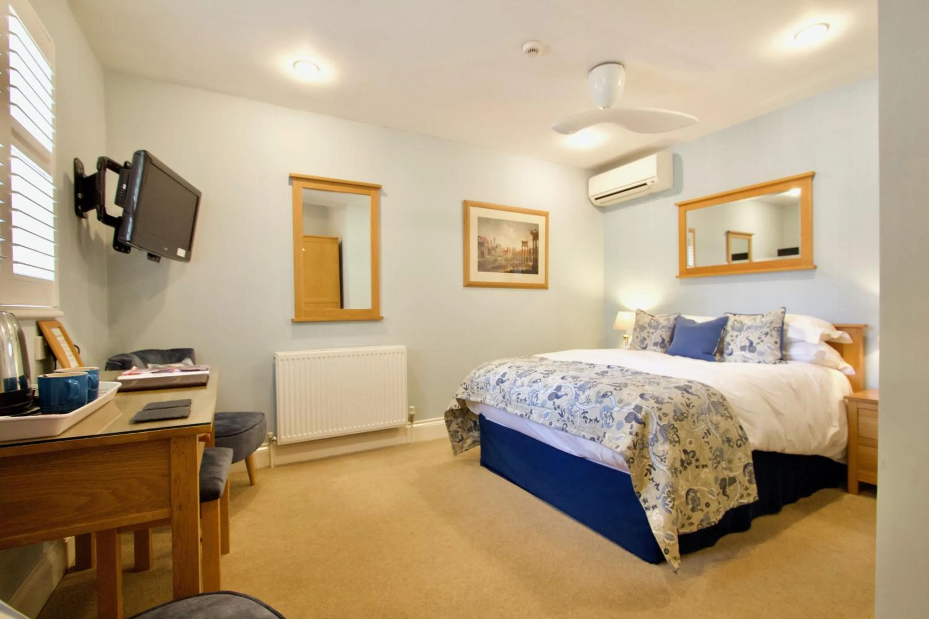 Bedroom, Bed in Chestnuts House Boutique B&B