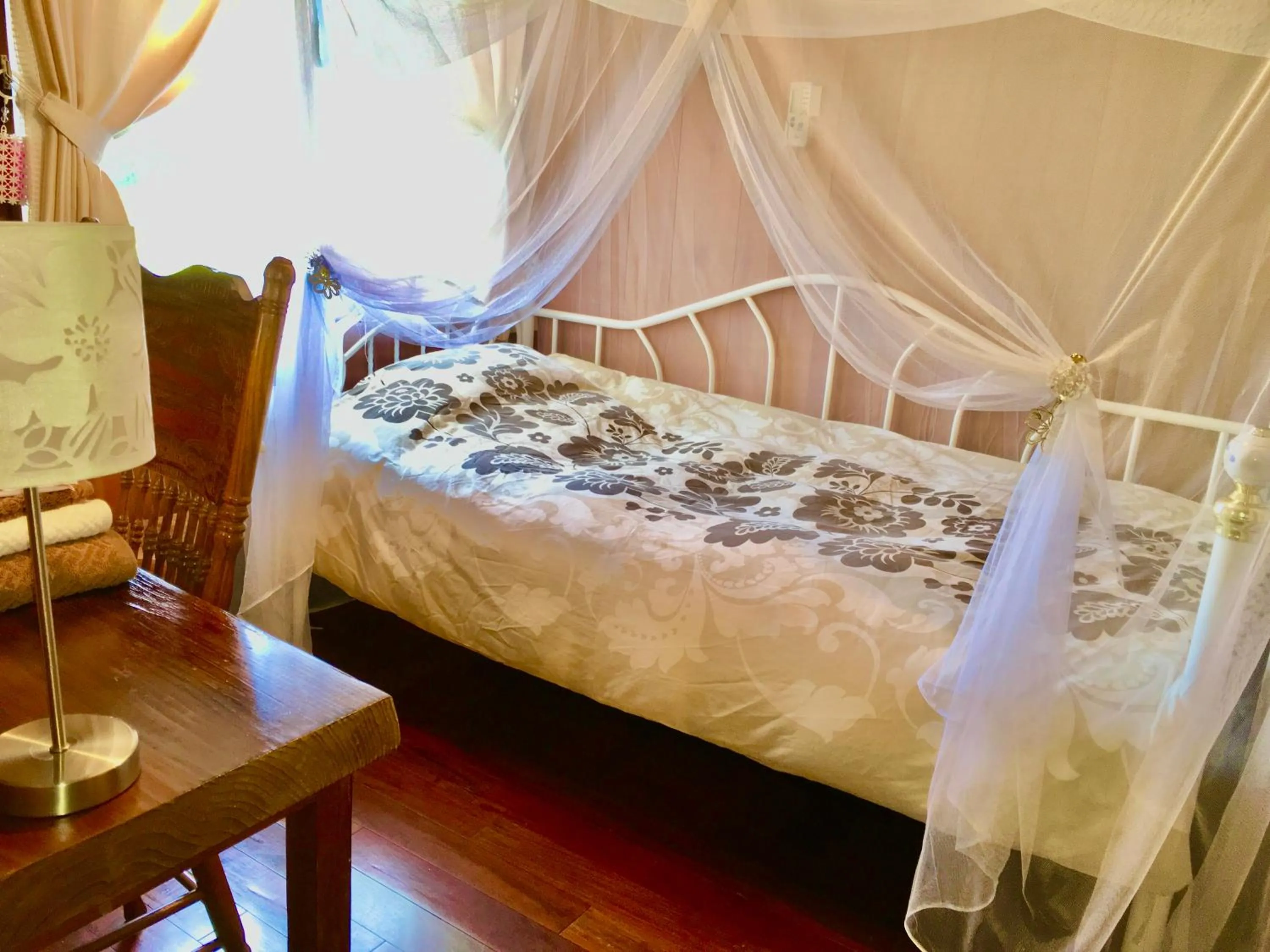 Game Room, Bed in Milk-ya Women-Only Guest House