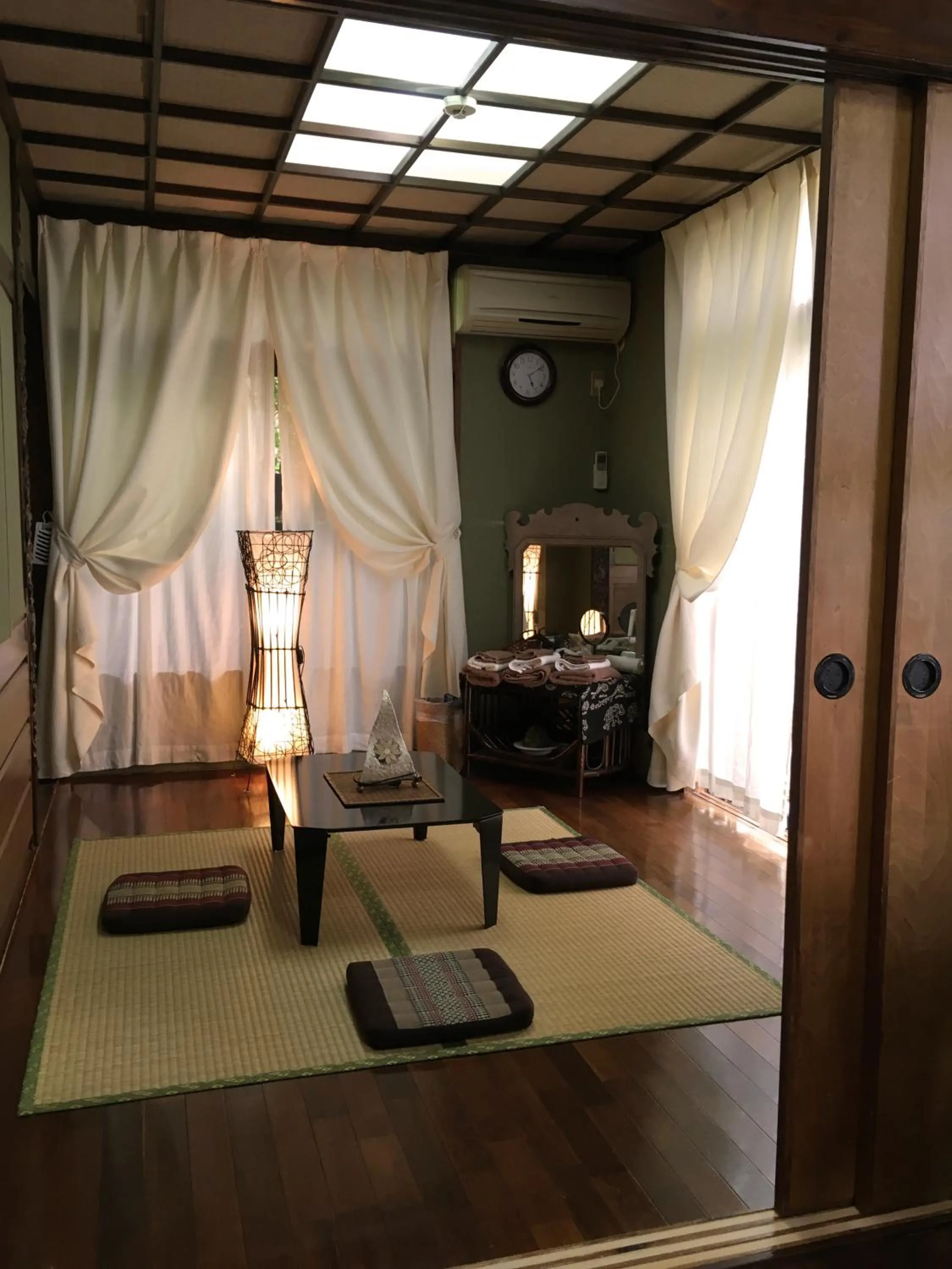 Game Room in Milk-ya Women-Only Guest House