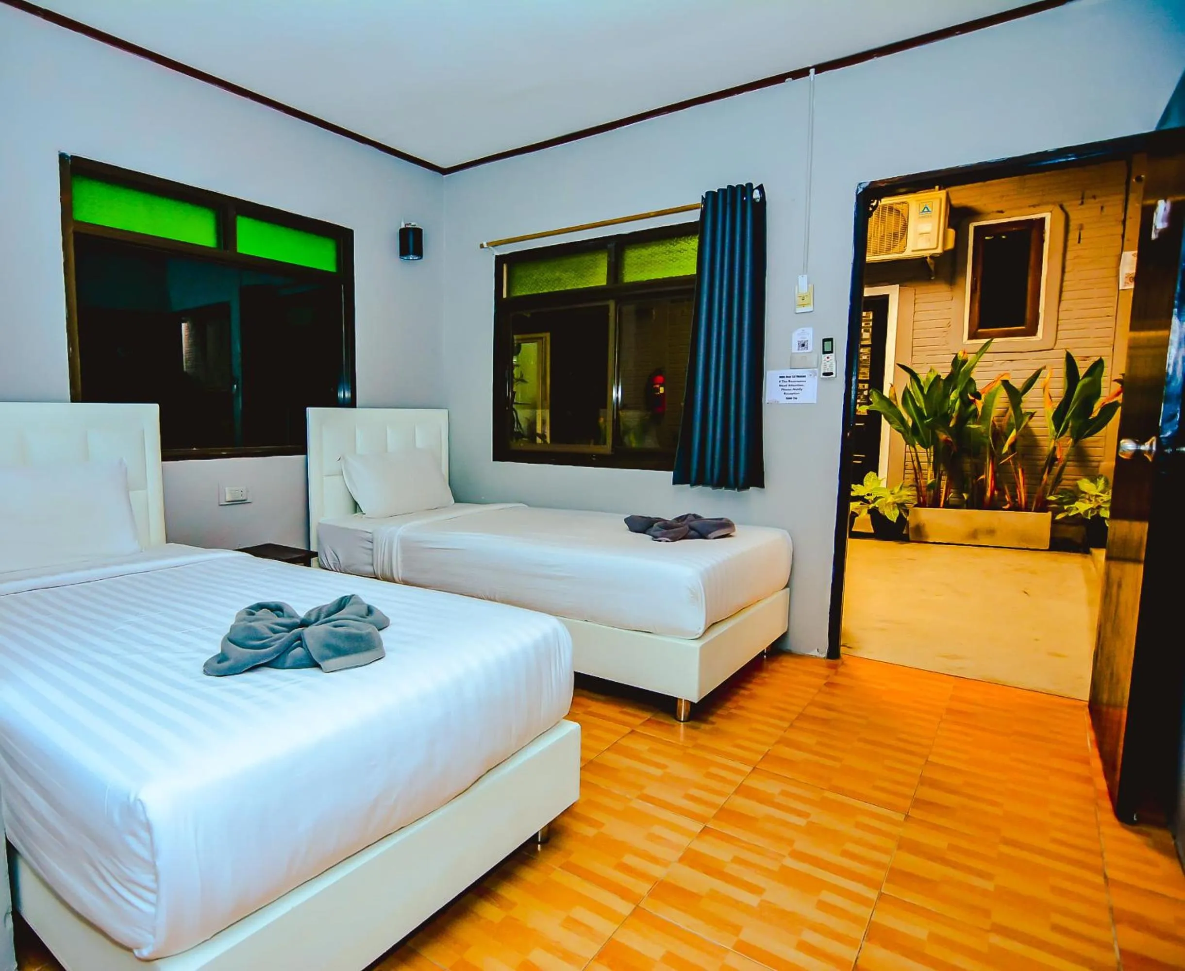 Twin Room with Private Bathroom in Eclipse Hostel and Bar