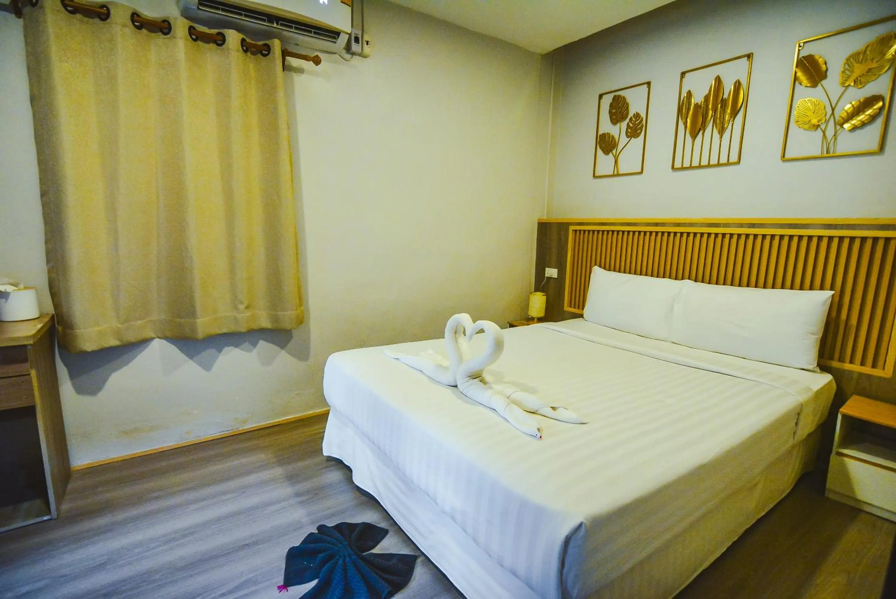 Budget Double Room in Eclipse Hostel and Bar