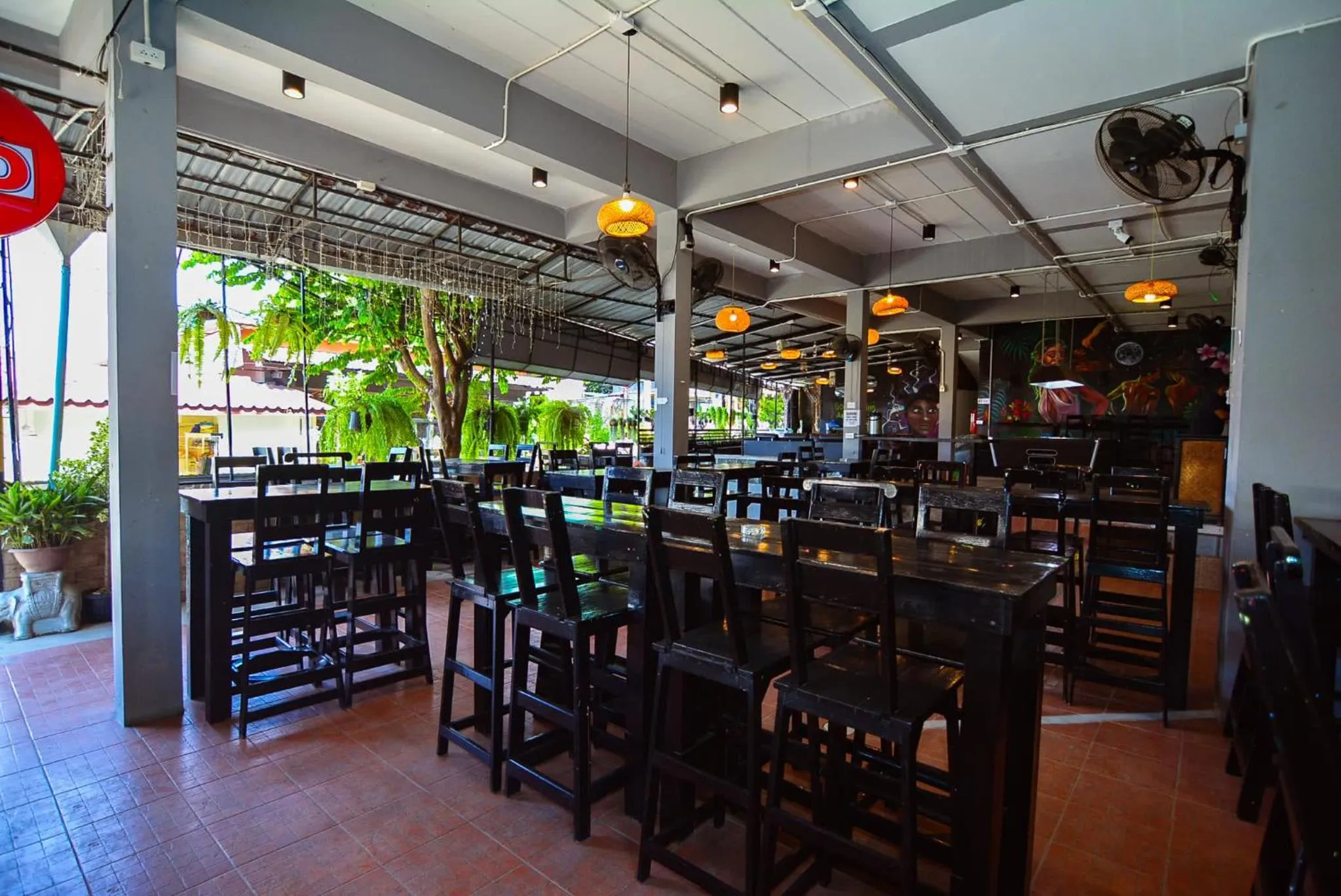 Restaurant/places to eat in Eclipse Hostel and Bar