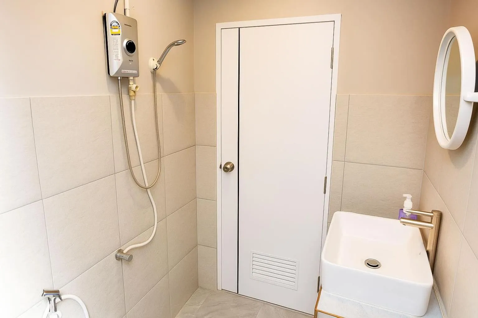 Shower in Eclipse Hostel and Bar