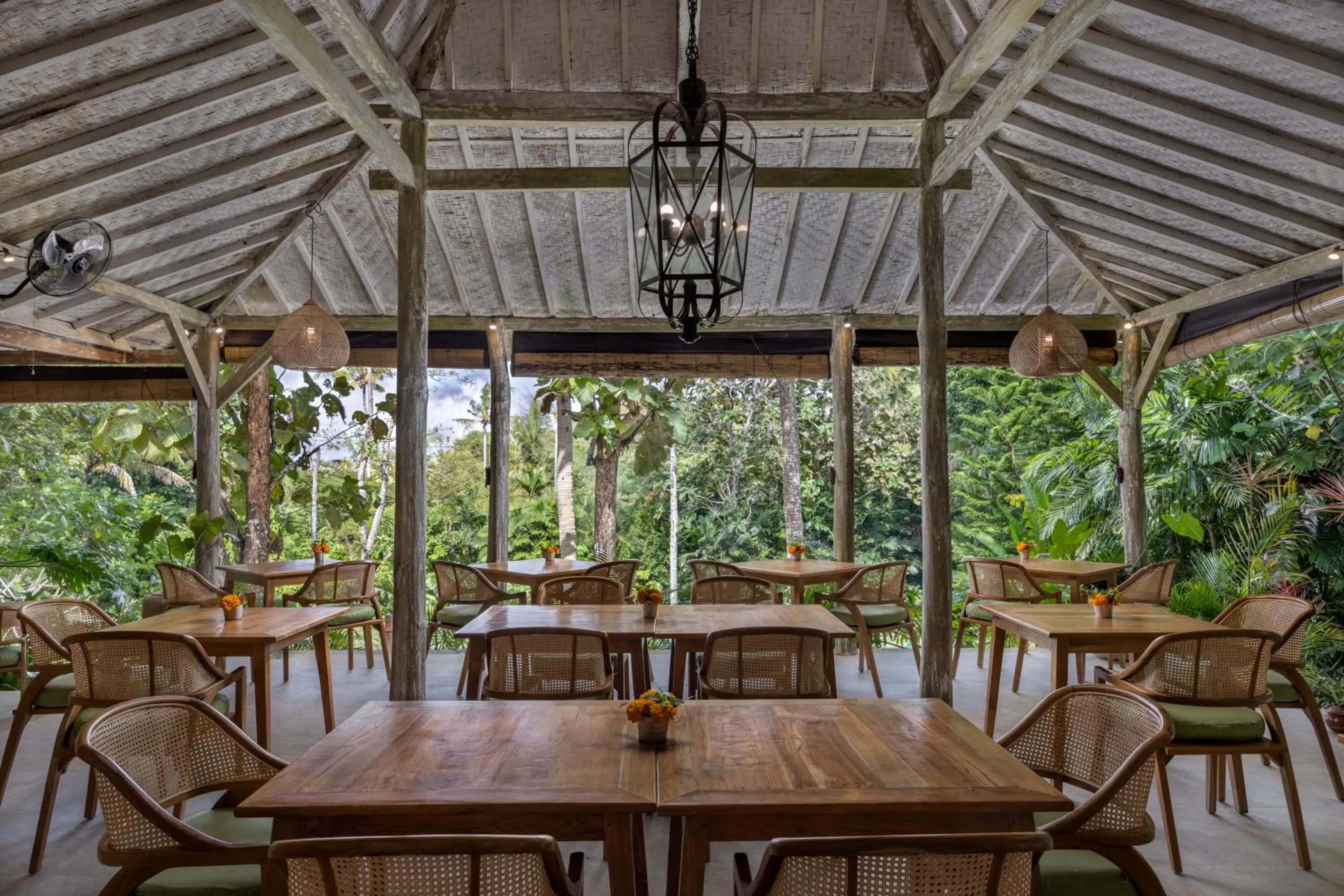 Restaurant/places to eat in The Mesare Eco Resort