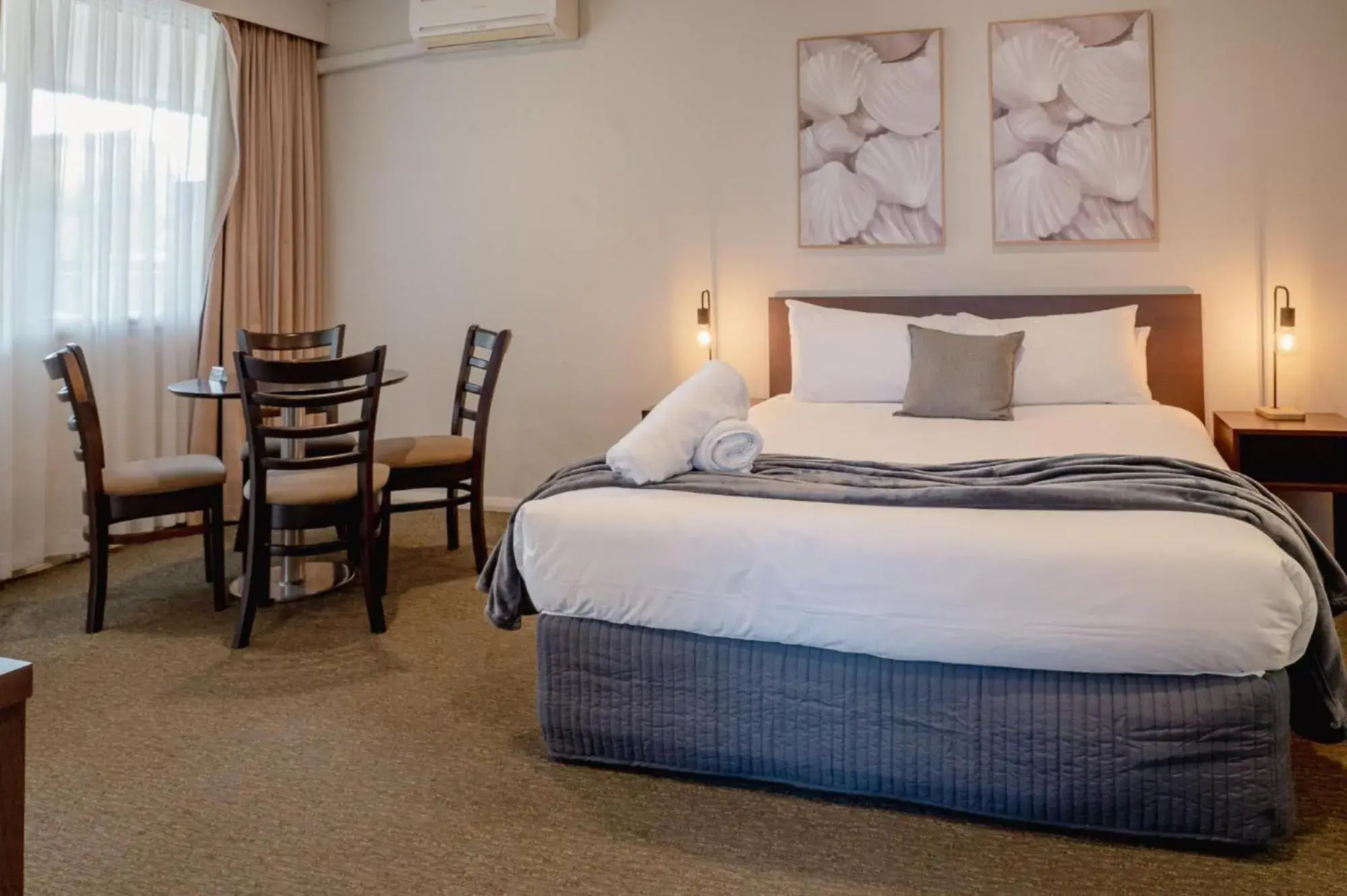 Superior Family Suite in Mitchell On Main Superior Family Suite in Mitchell On Main