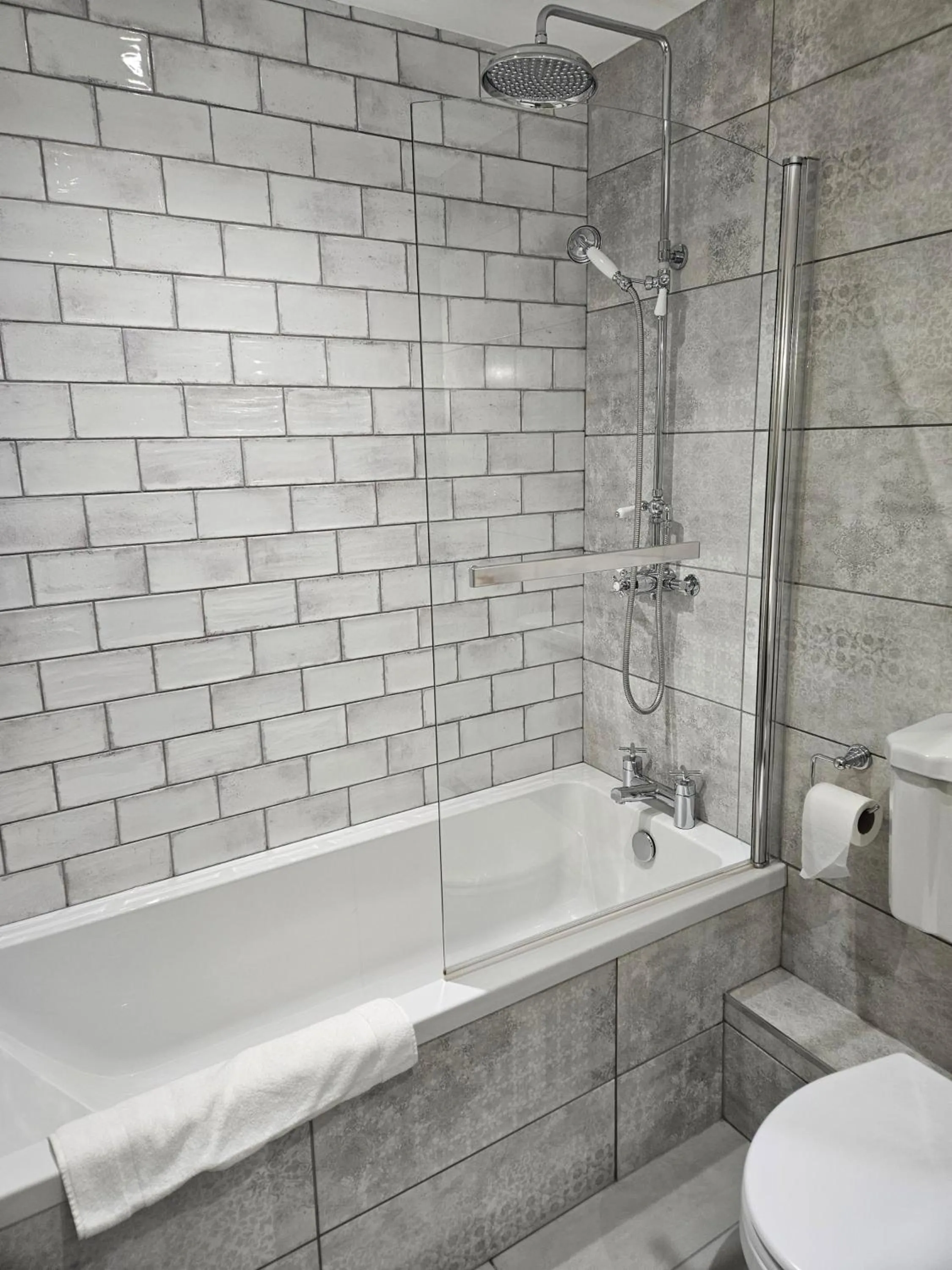 Shower in Owston Hall Hotel