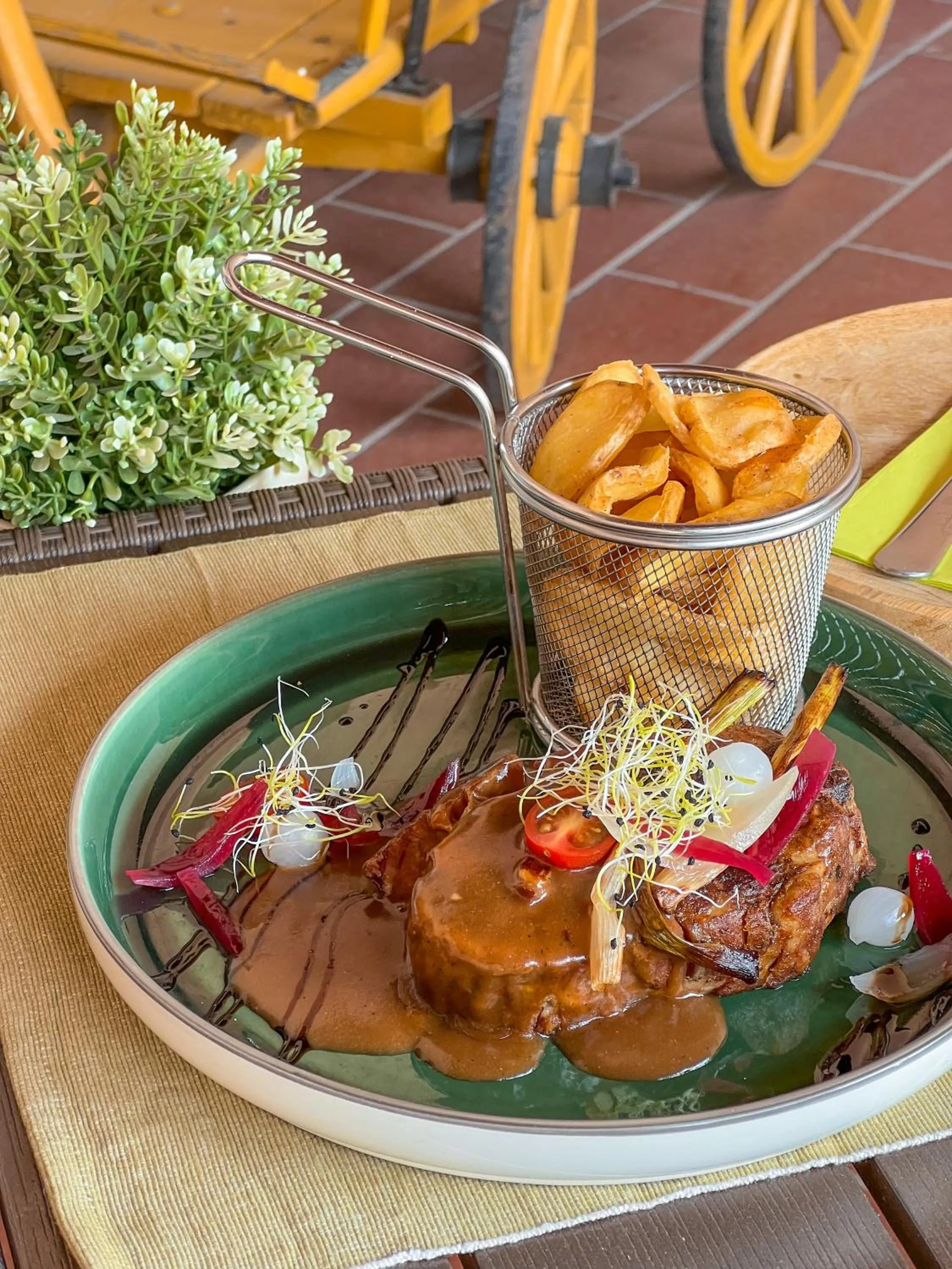 Restaurant/places to eat in Bauer Resort Countryside Retreat