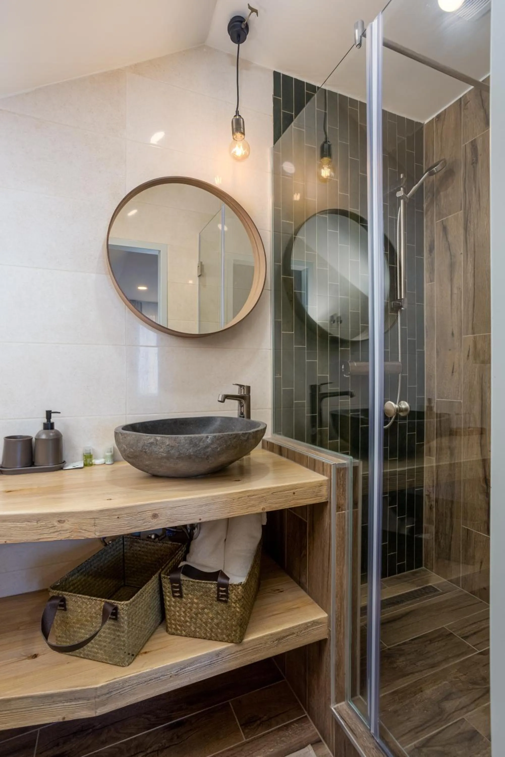 Shower in Bauer Resort Countryside Retreat