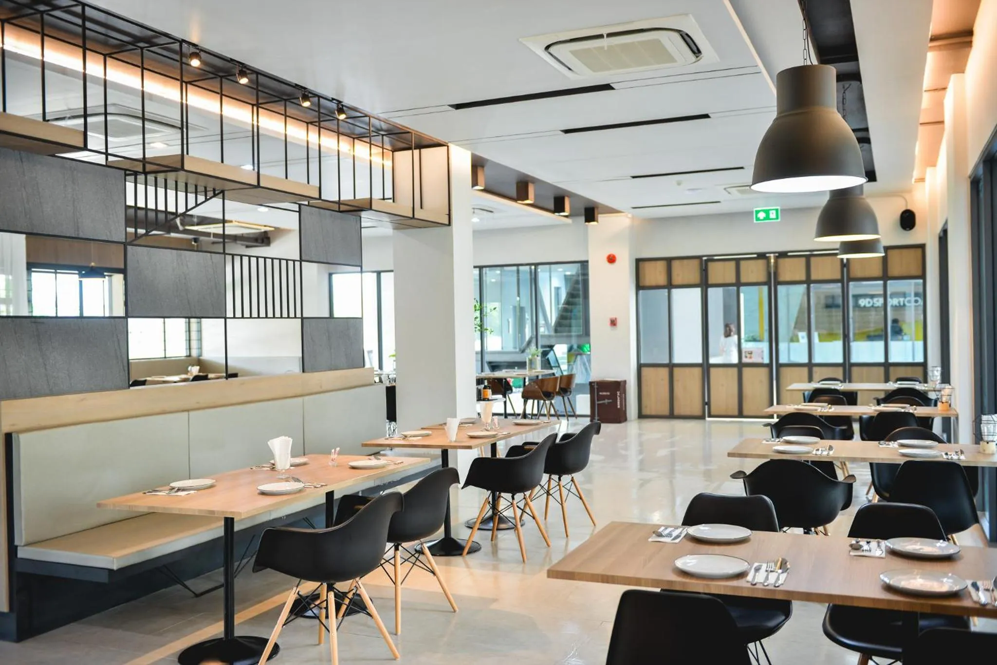 Restaurant/places to eat in 9D Sport Hotel