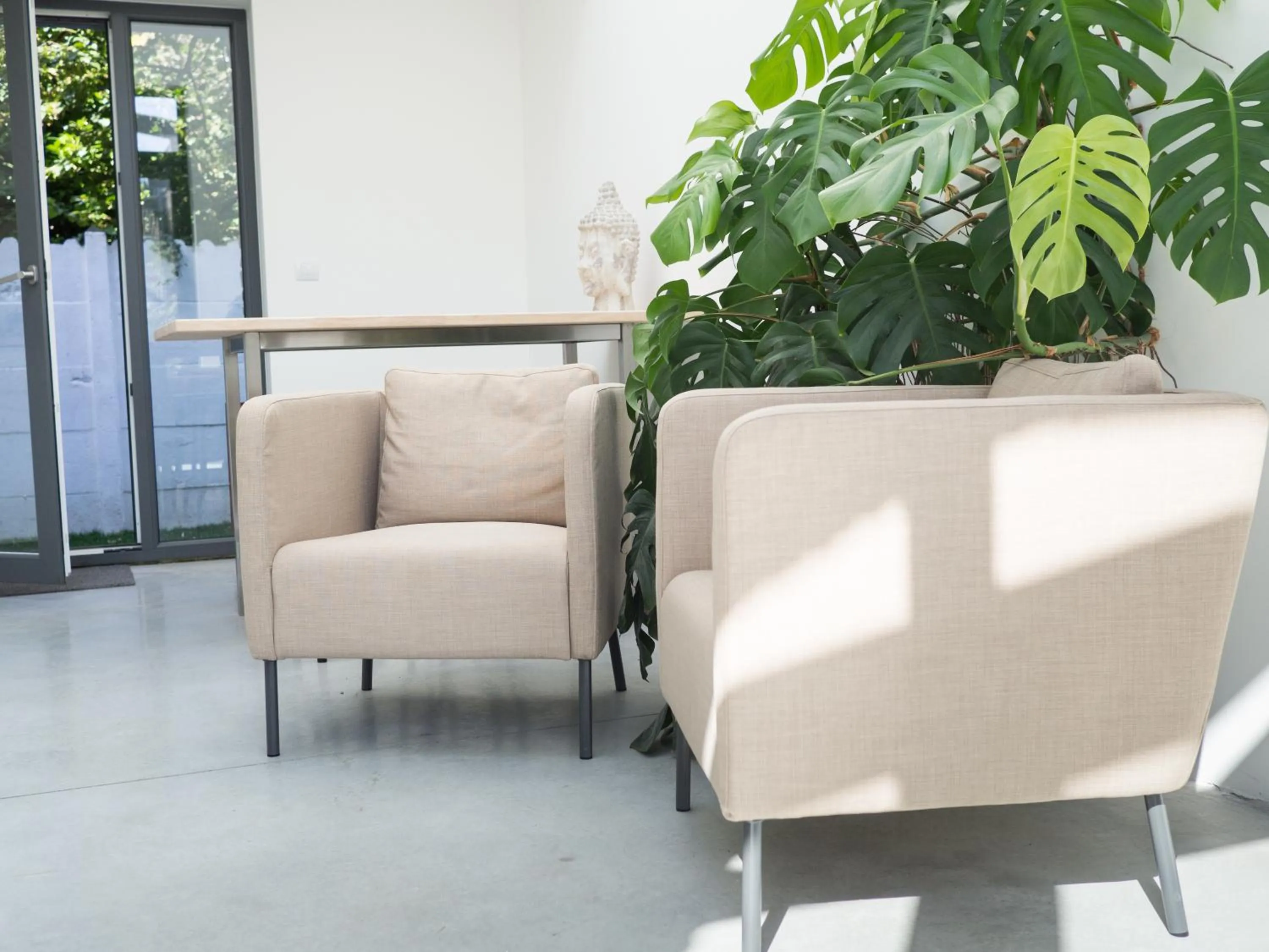 Communal lounge/ TV room in Au jardin des Vennes