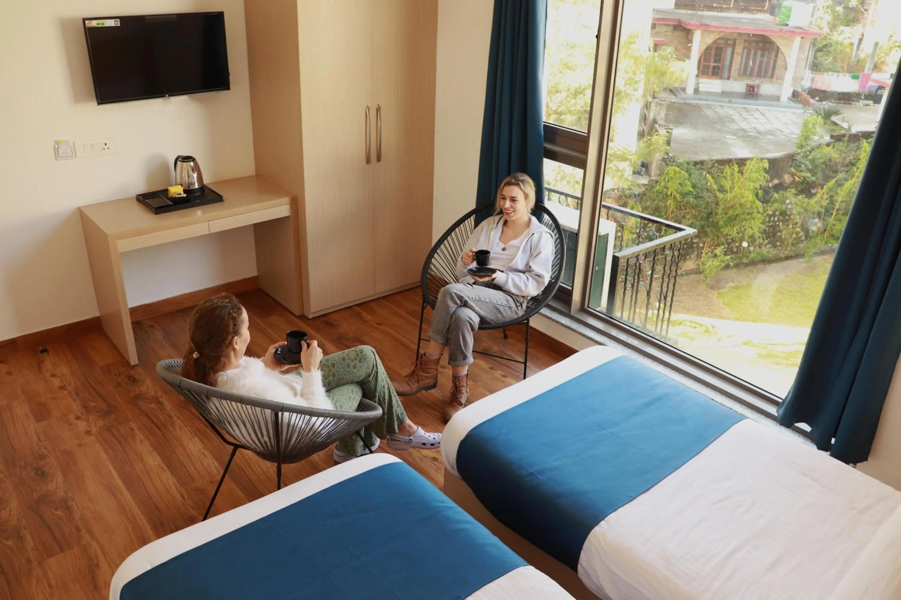 Seating area in The Blue Jay Hostel - Dorms & Rooms