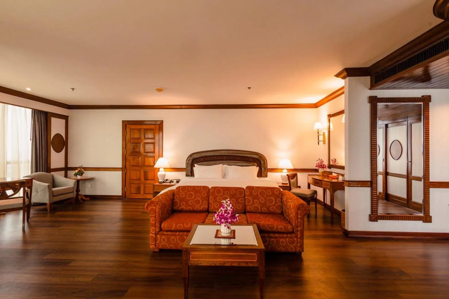 Bed in The Twin Lotus Hotel