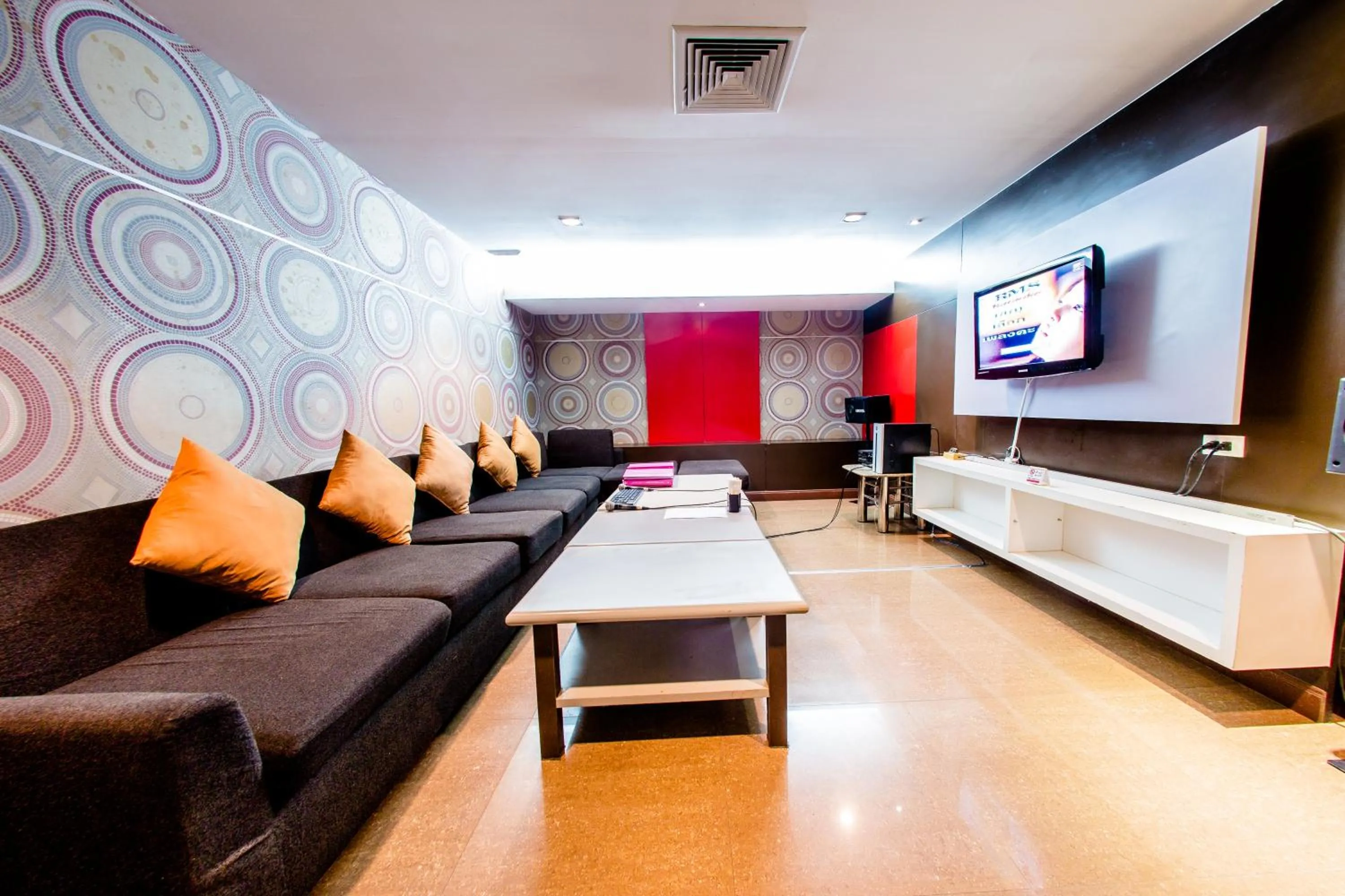 Area and facilities in The Twin Lotus Hotel