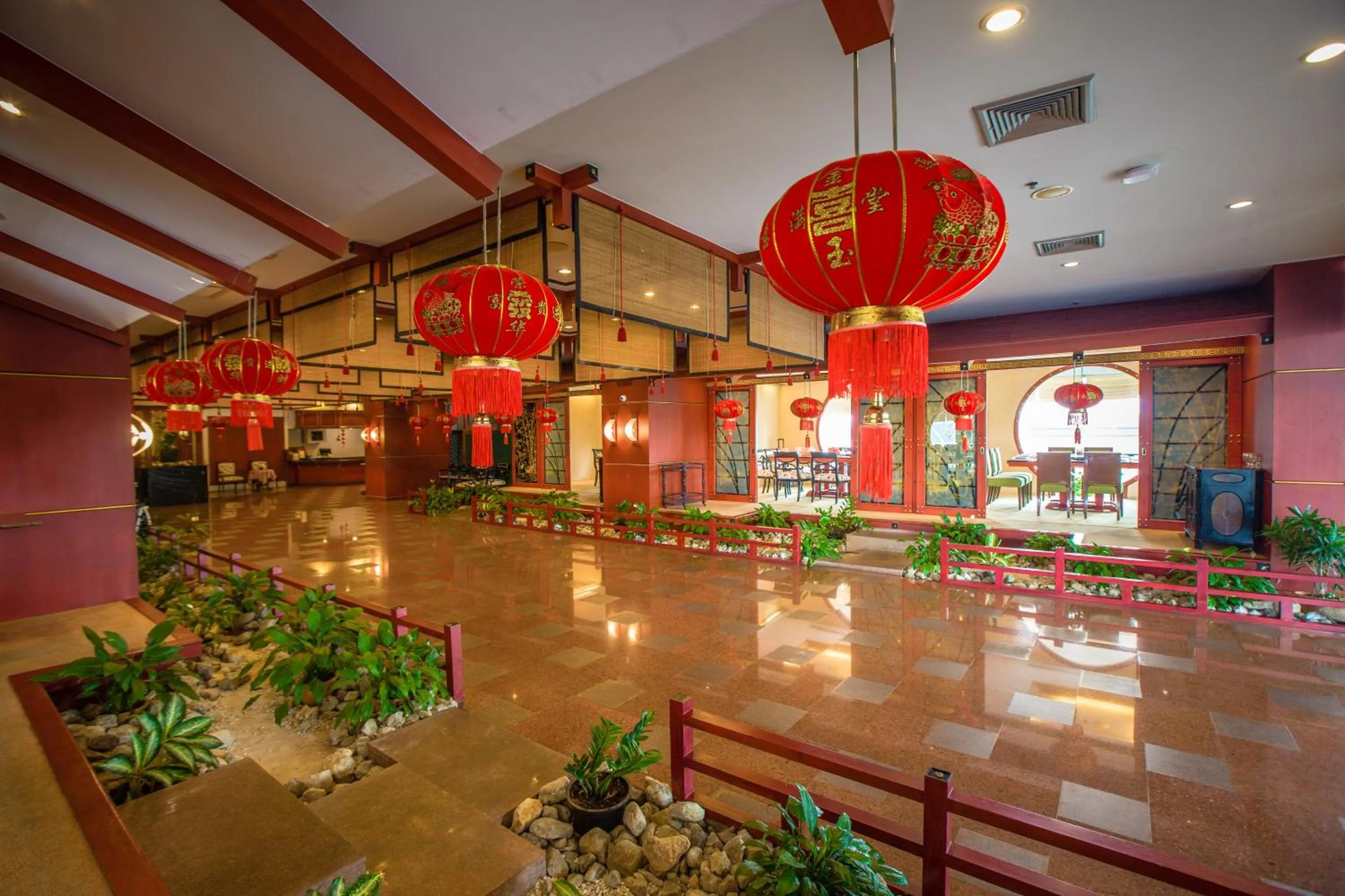 Restaurant/places to eat in The Twin Lotus Hotel