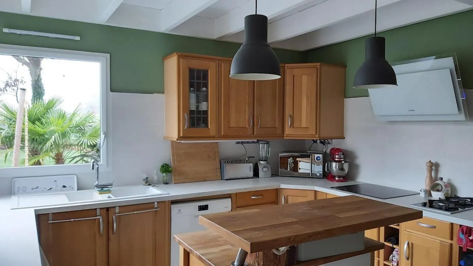 Communal kitchen in L'Oustaou du Bodo