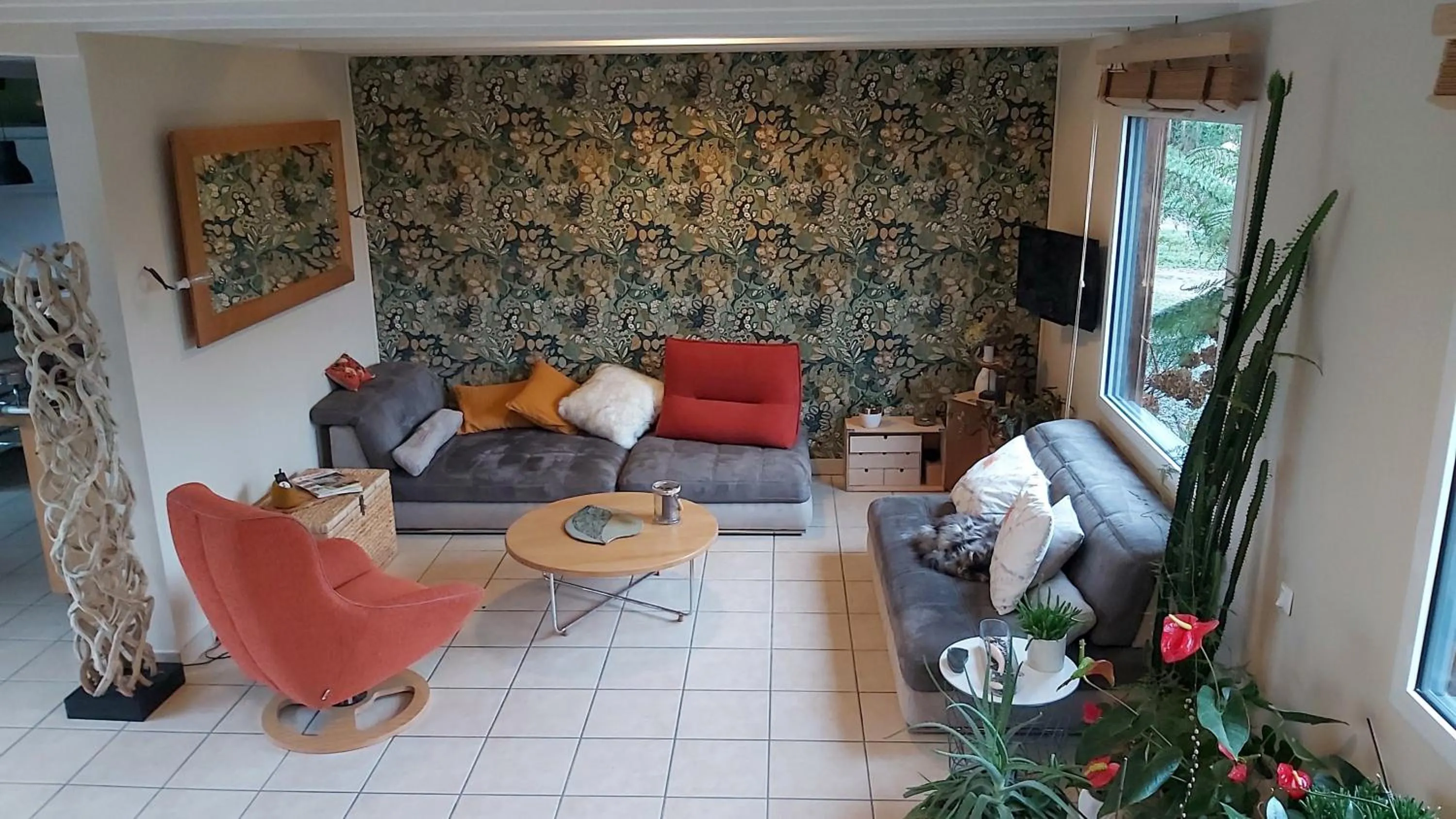 Communal lounge/ TV room in L'Oustaou du Bodo