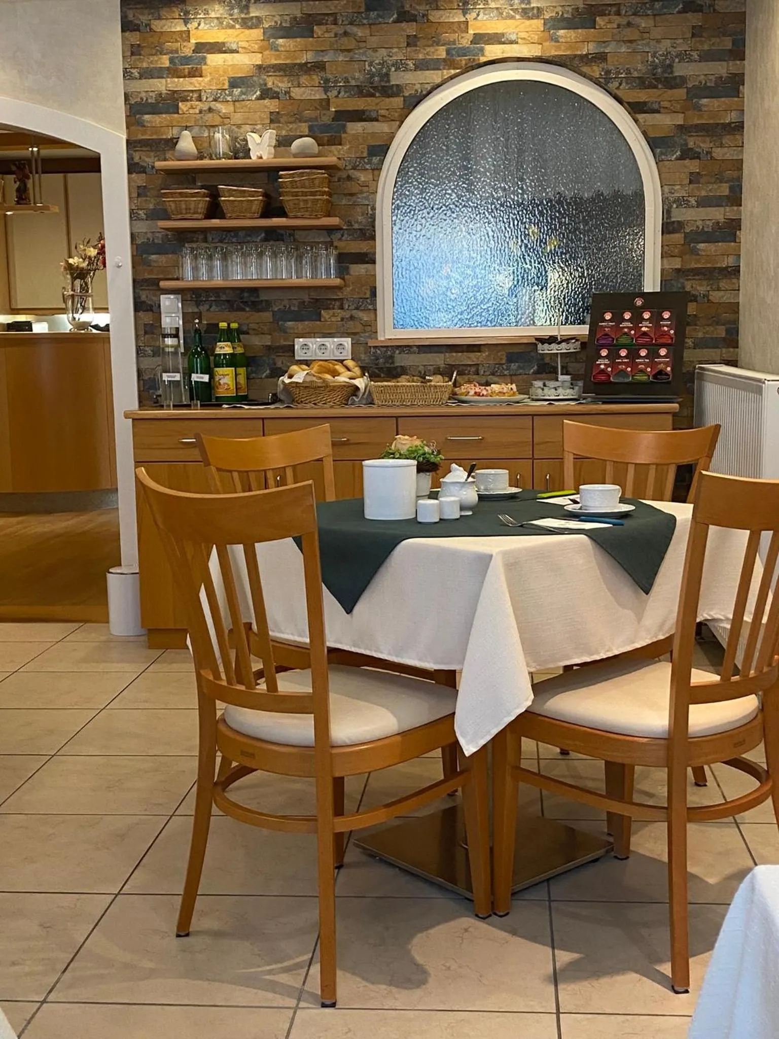 Restaurant/places to eat in Pension Peterhof