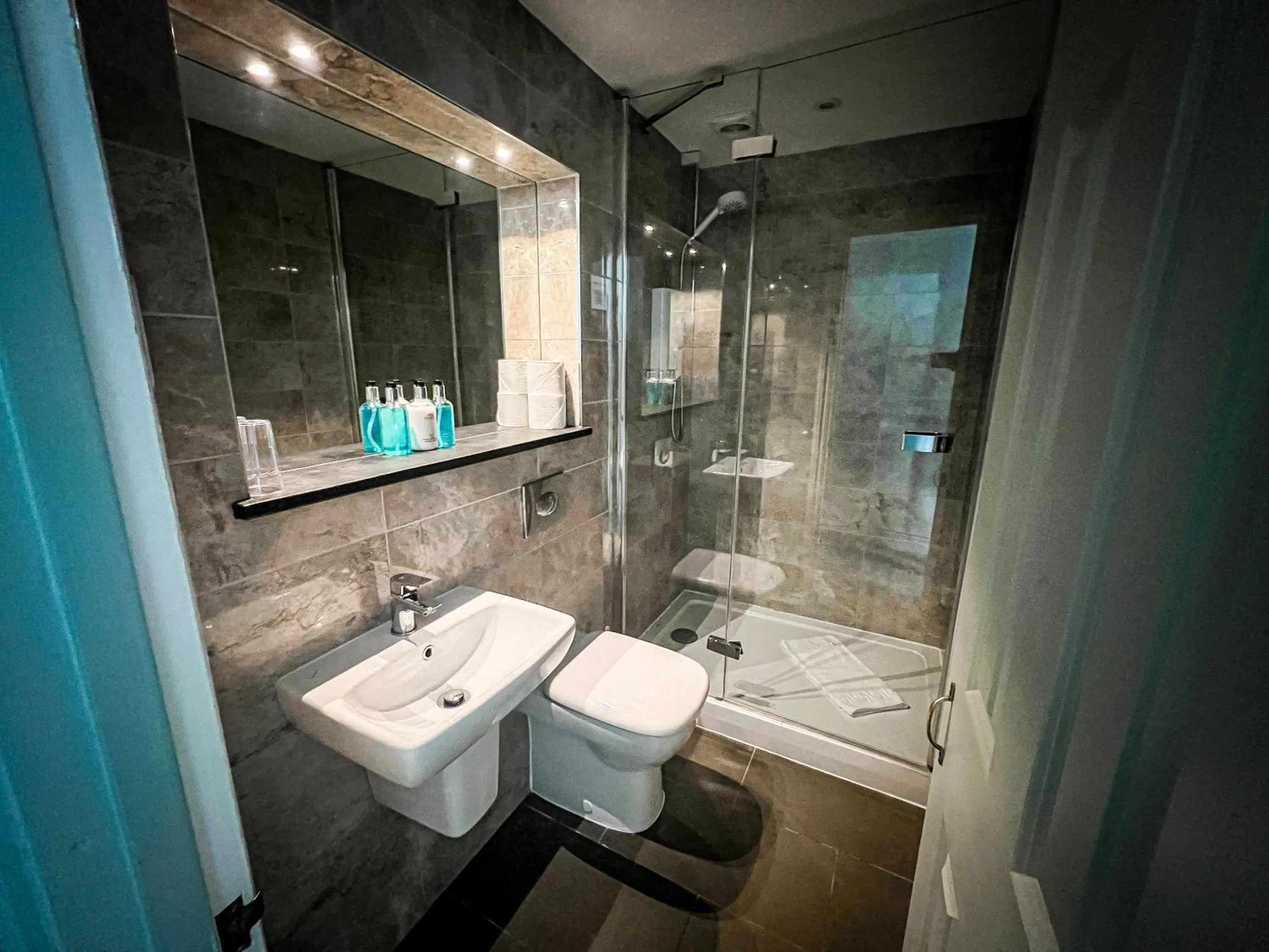 Shower in Rock House Hotel