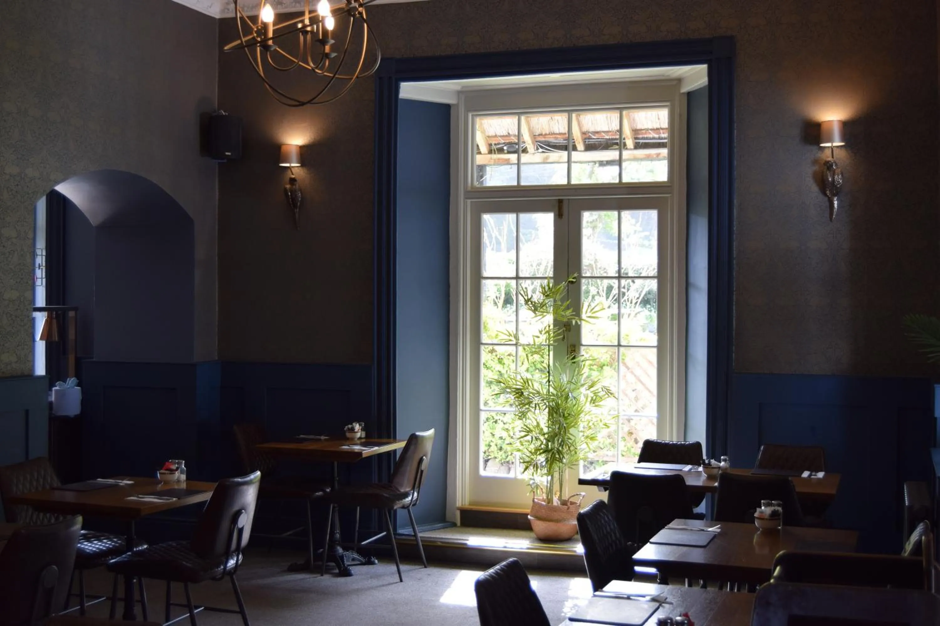 Restaurant/places to eat in Rock House Hotel