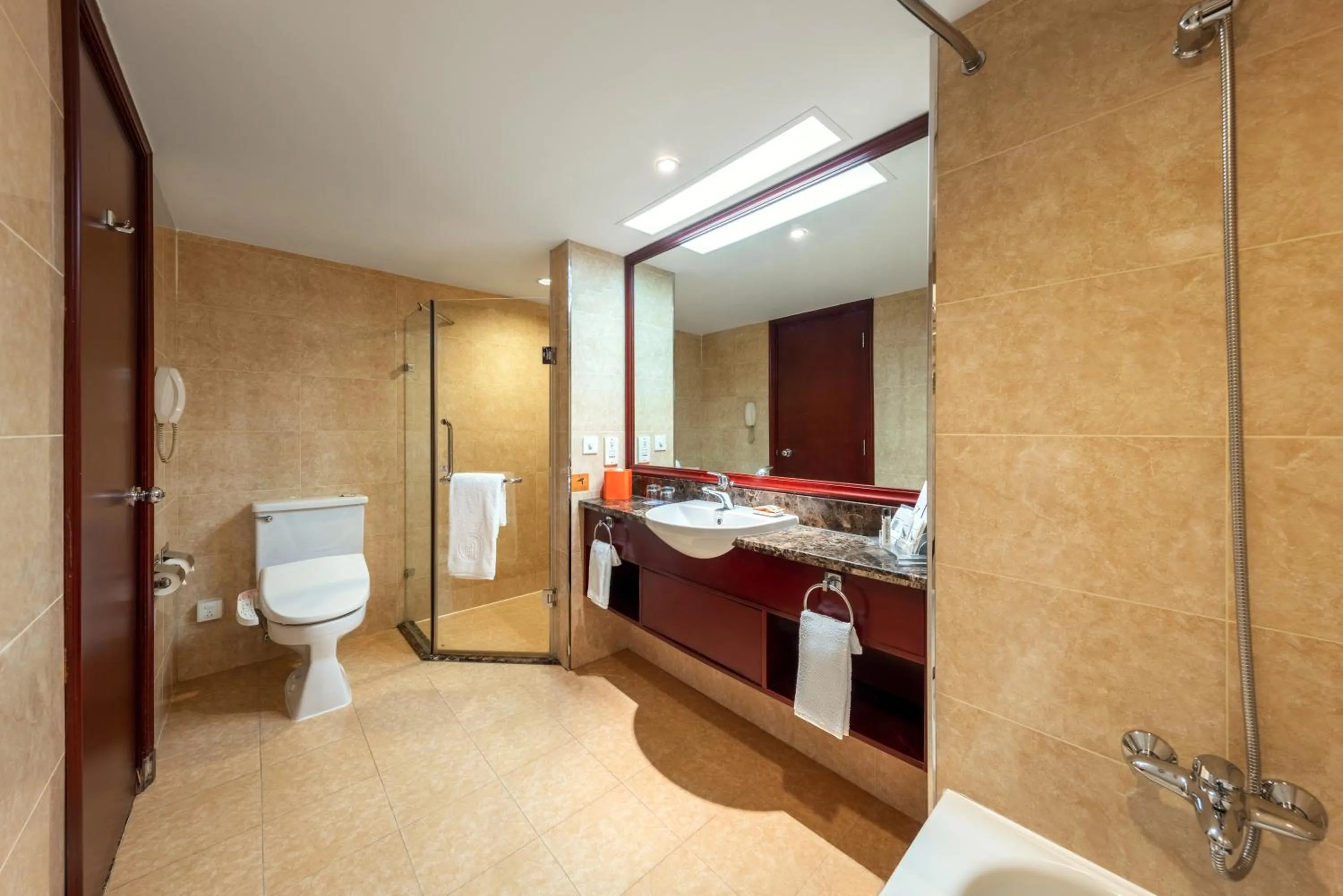 Toilet in JEN Shenyang by Shangri-La