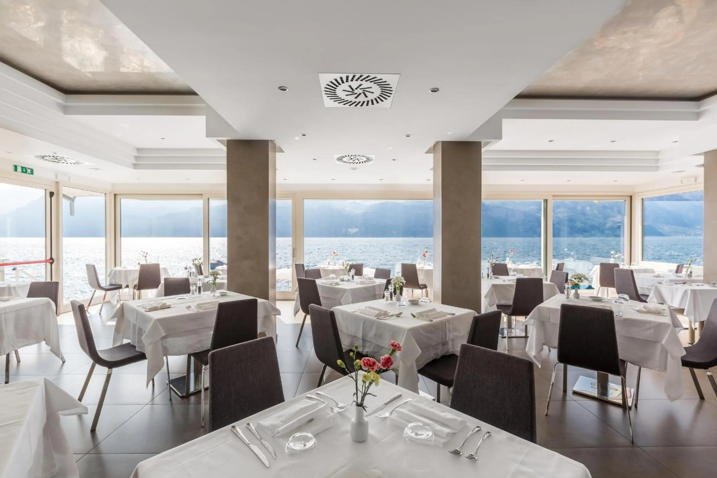 Restaurant/places to eat in Hotel Vega