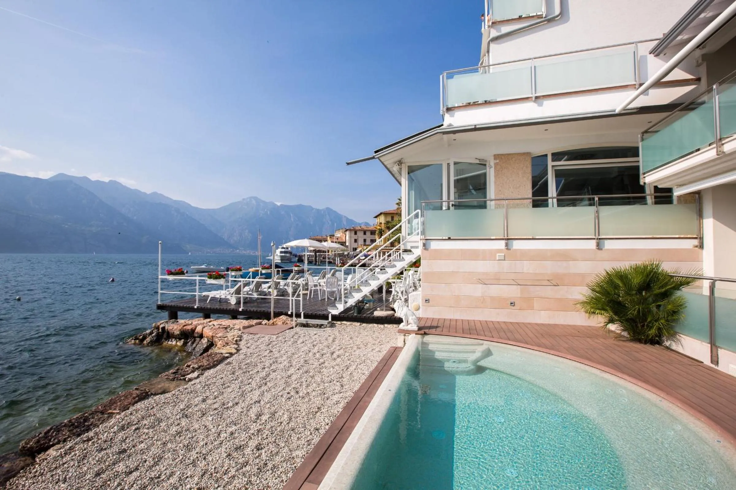 Swimming pool in Hotel Vega