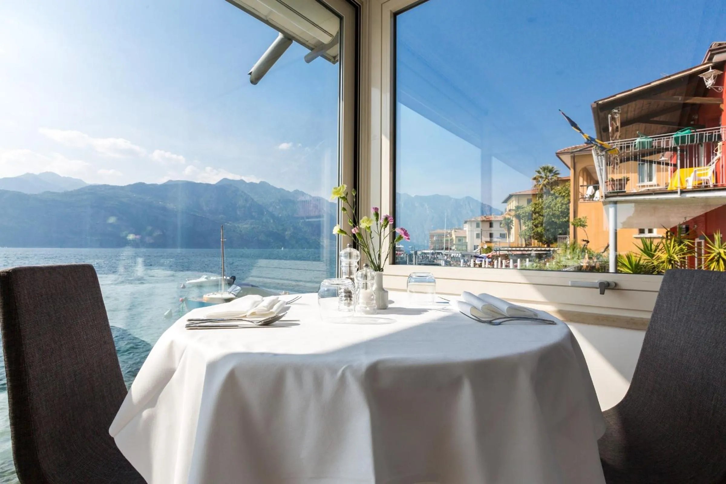 Restaurant/places to eat in Hotel Vega