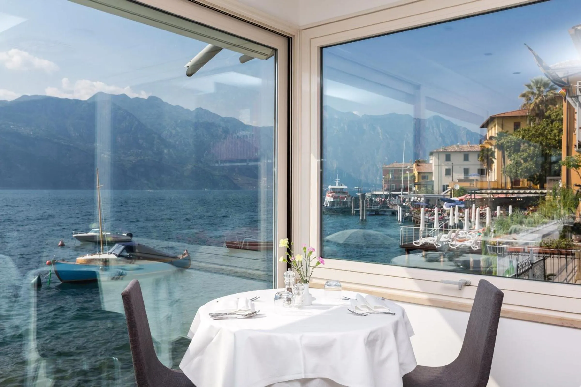 Restaurant/places to eat in Hotel Vega