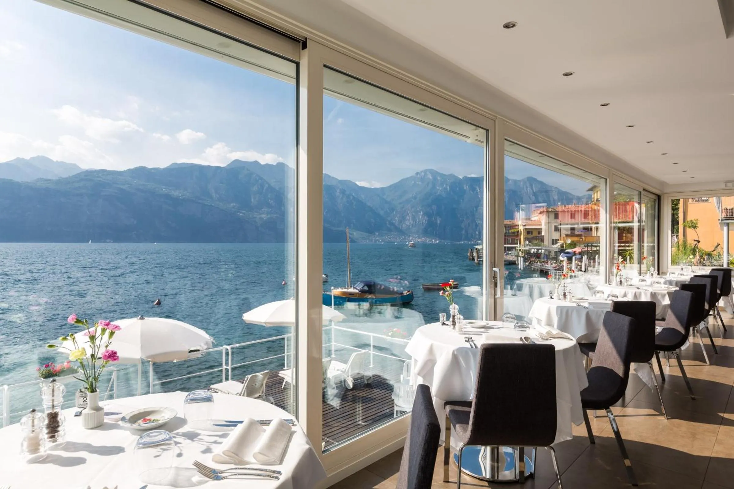 Restaurant/places to eat in Hotel Vega