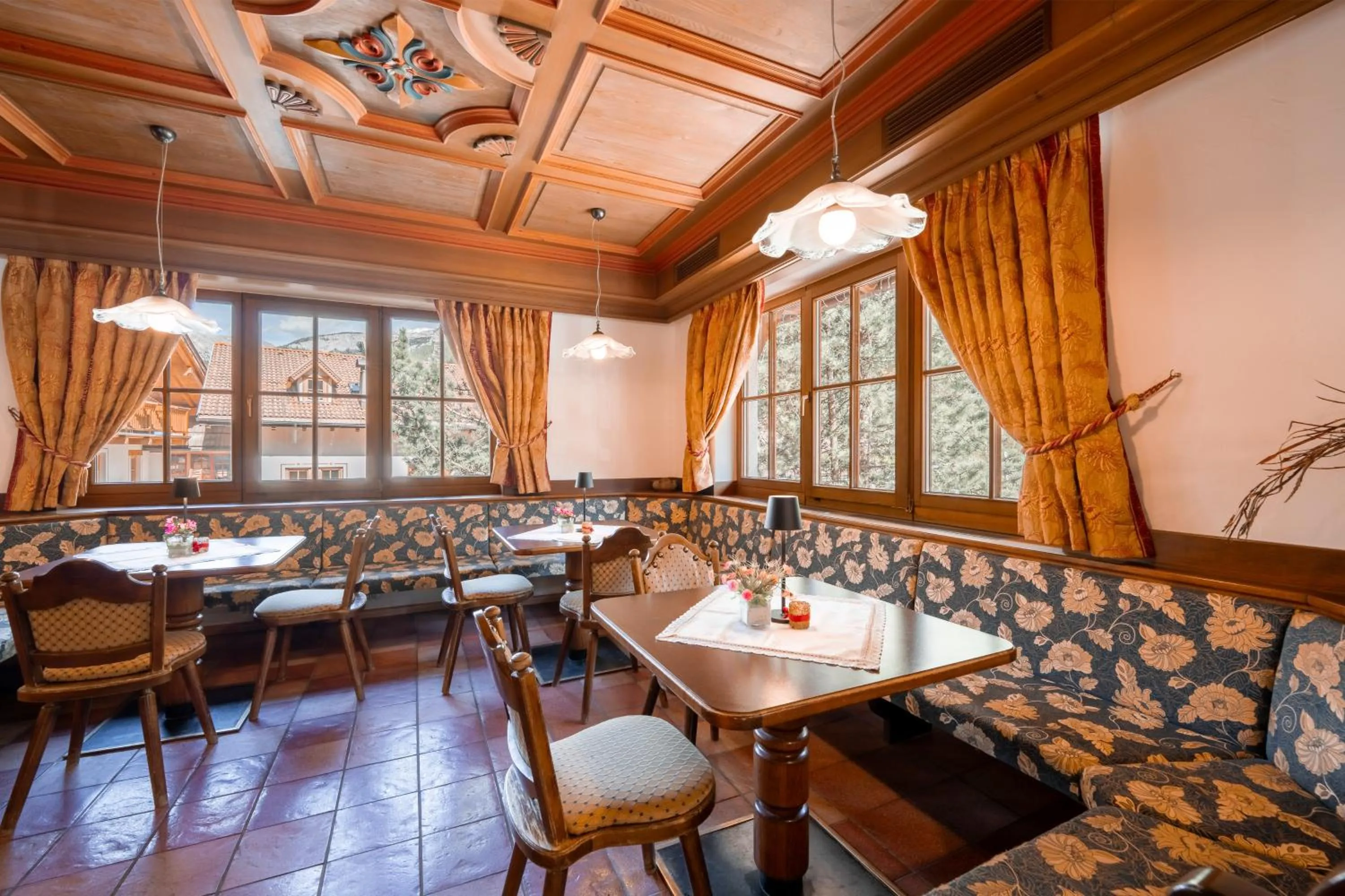 Lounge or bar in Hotel Dolomites Inn