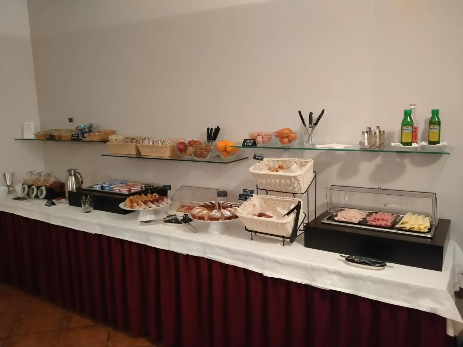 Buffet breakfast in Hotel Magnolia