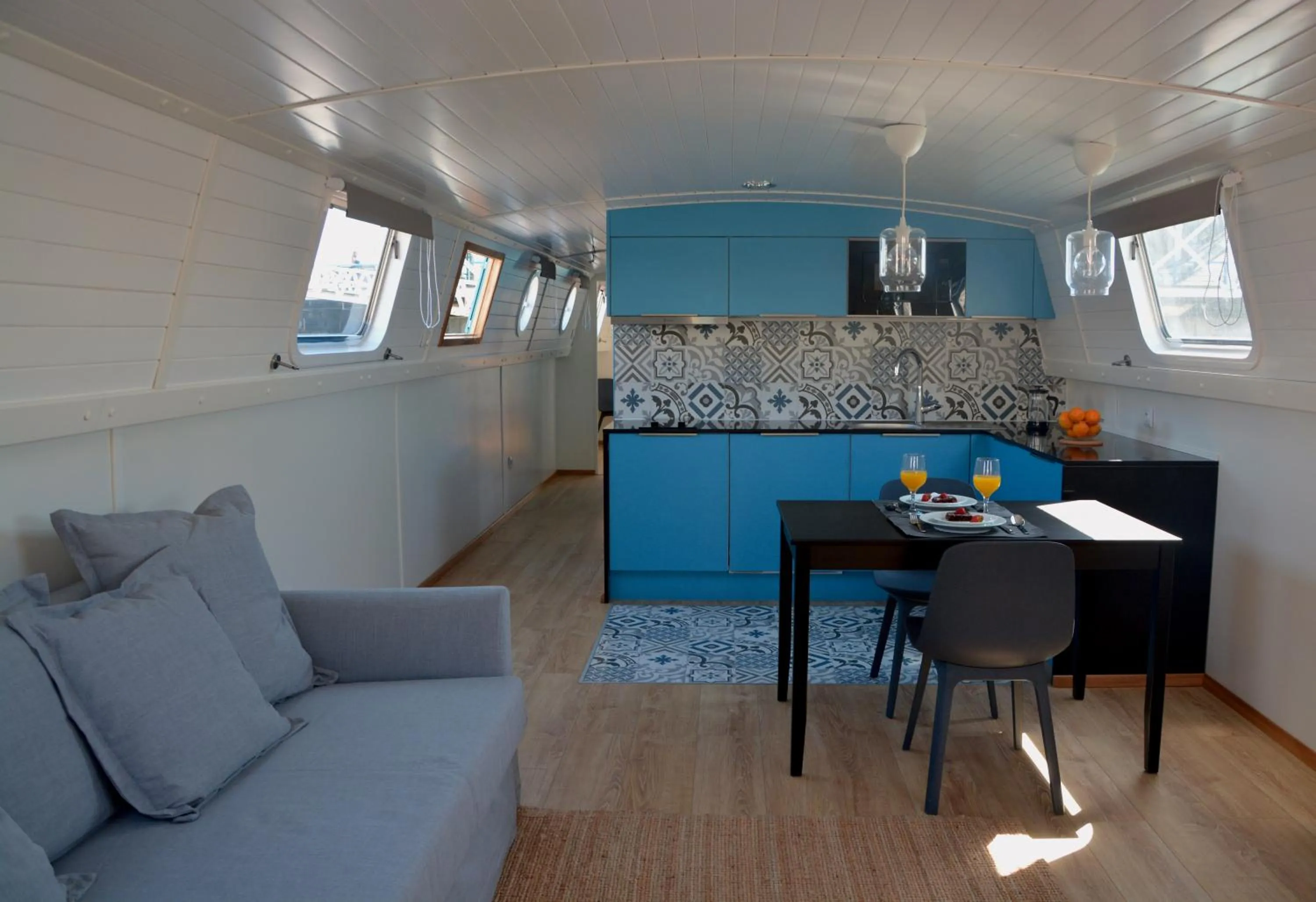 TV and multimedia in Tagus Marina