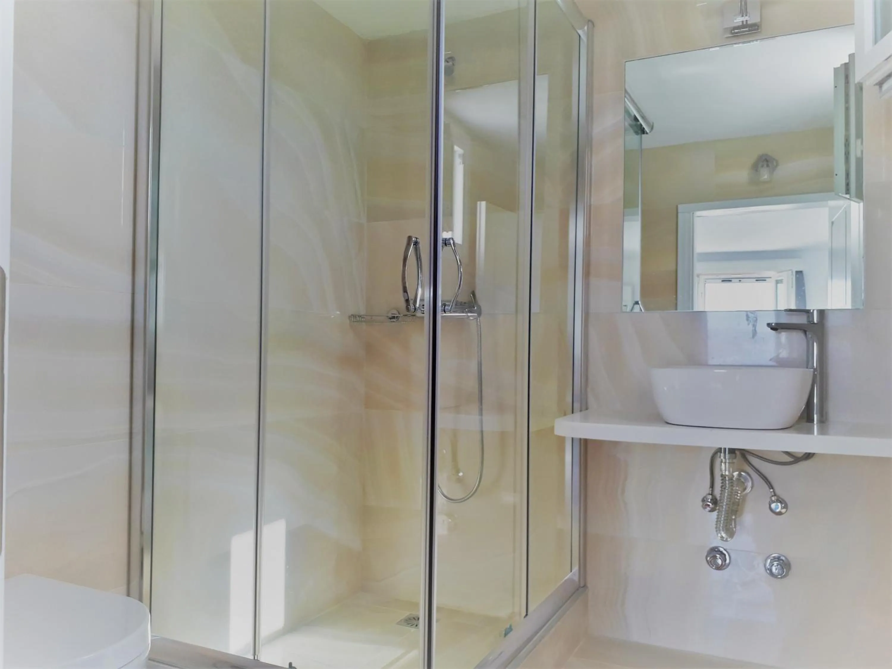 Shower in Hotel Charissi